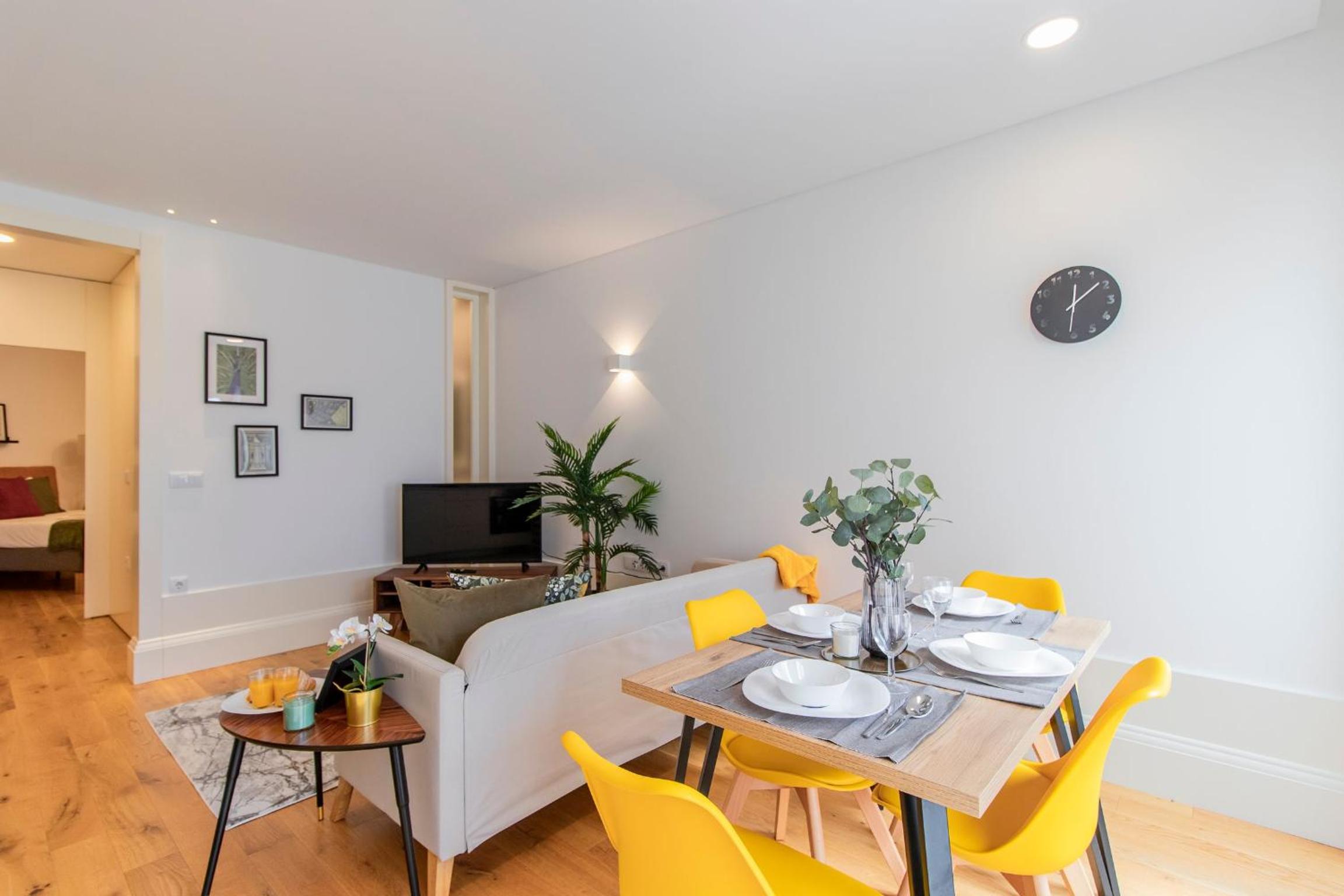Studio Apartment with One Double Bed