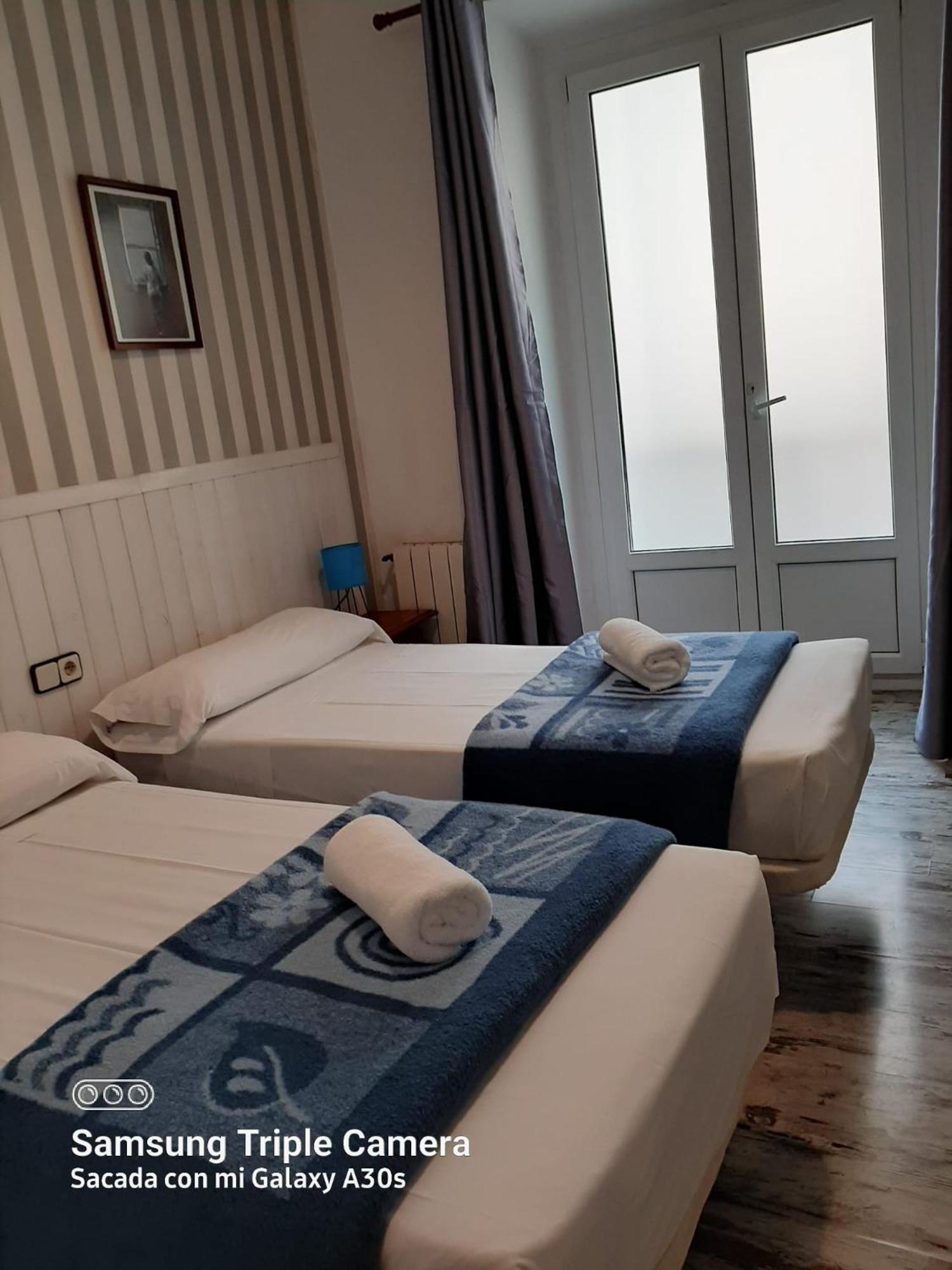 Standard Twin Room - Photo 1
