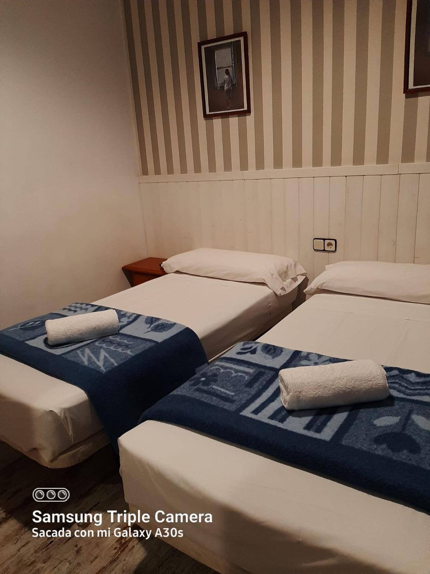 Standard Twin Room - Photo 3