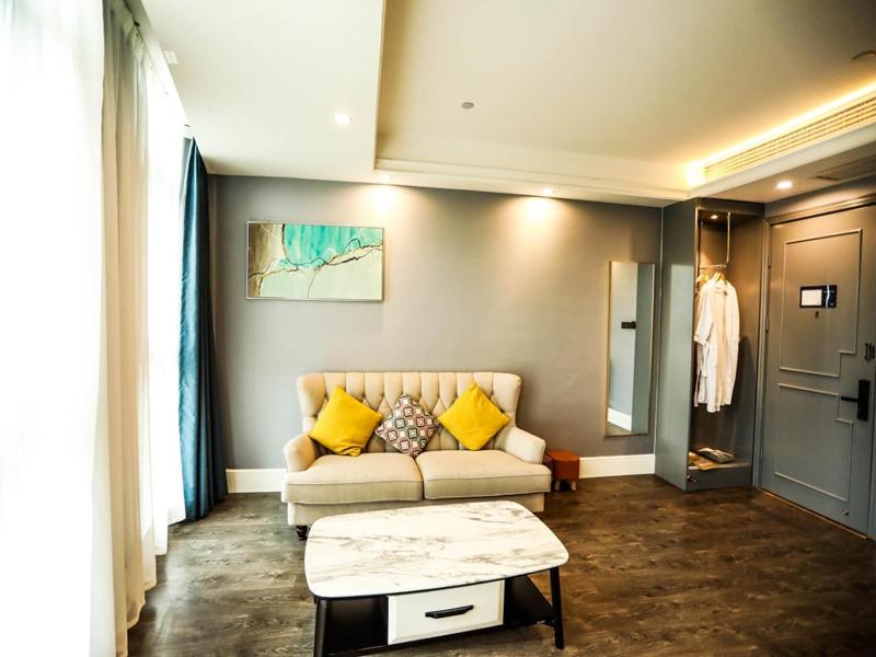 Premier Suite 