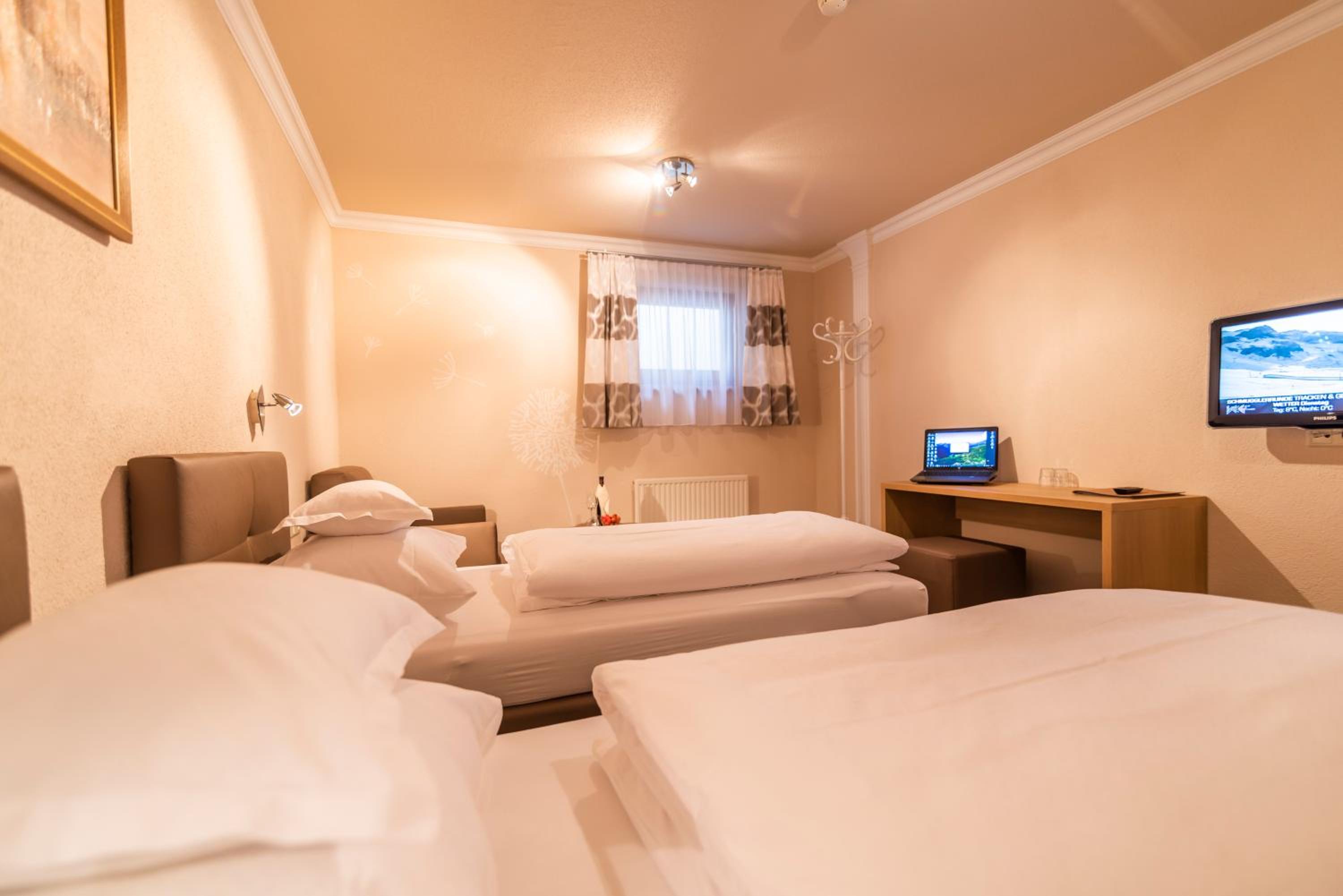 Double or Twin Room photo 3