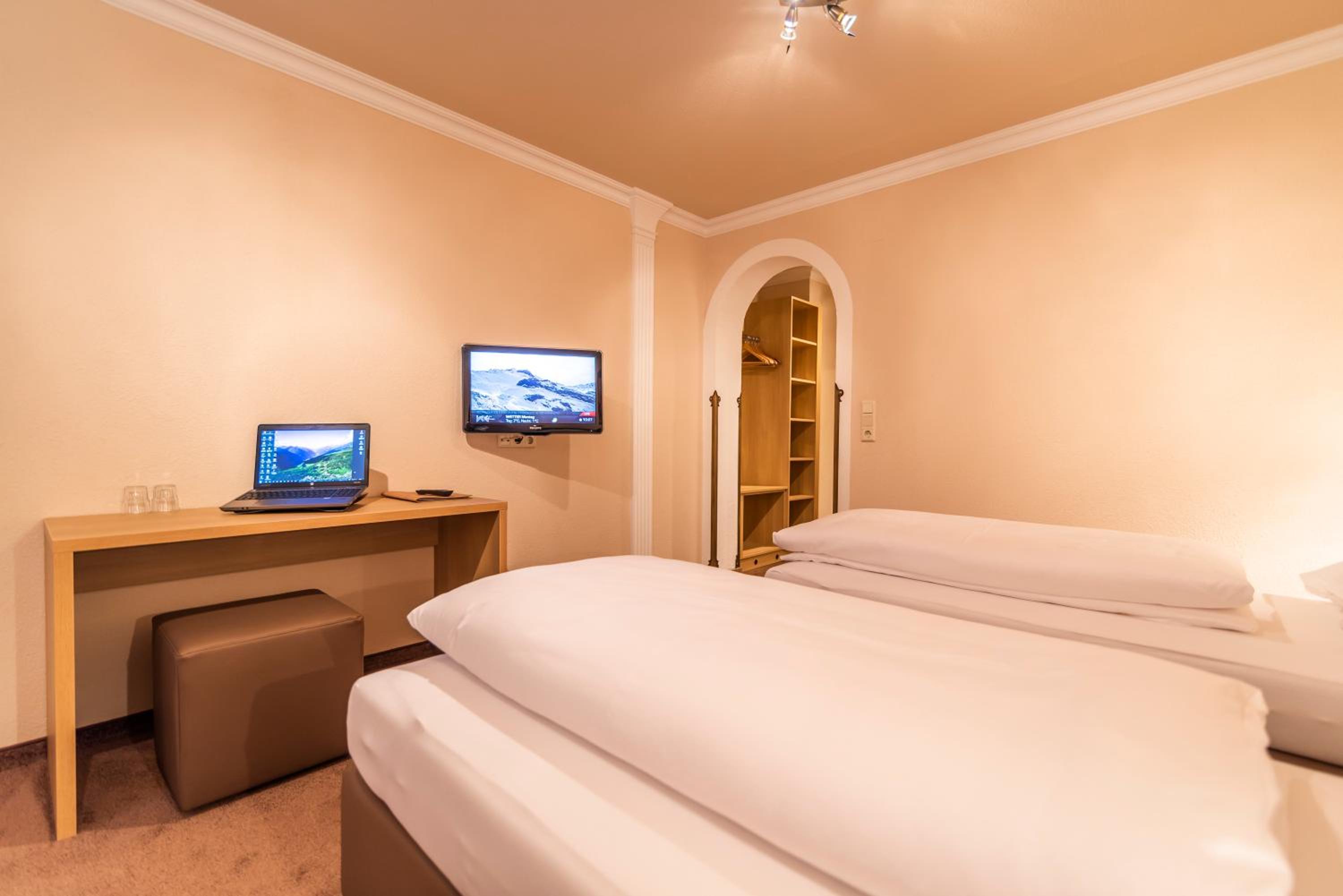 Double or Twin Room photo 2
