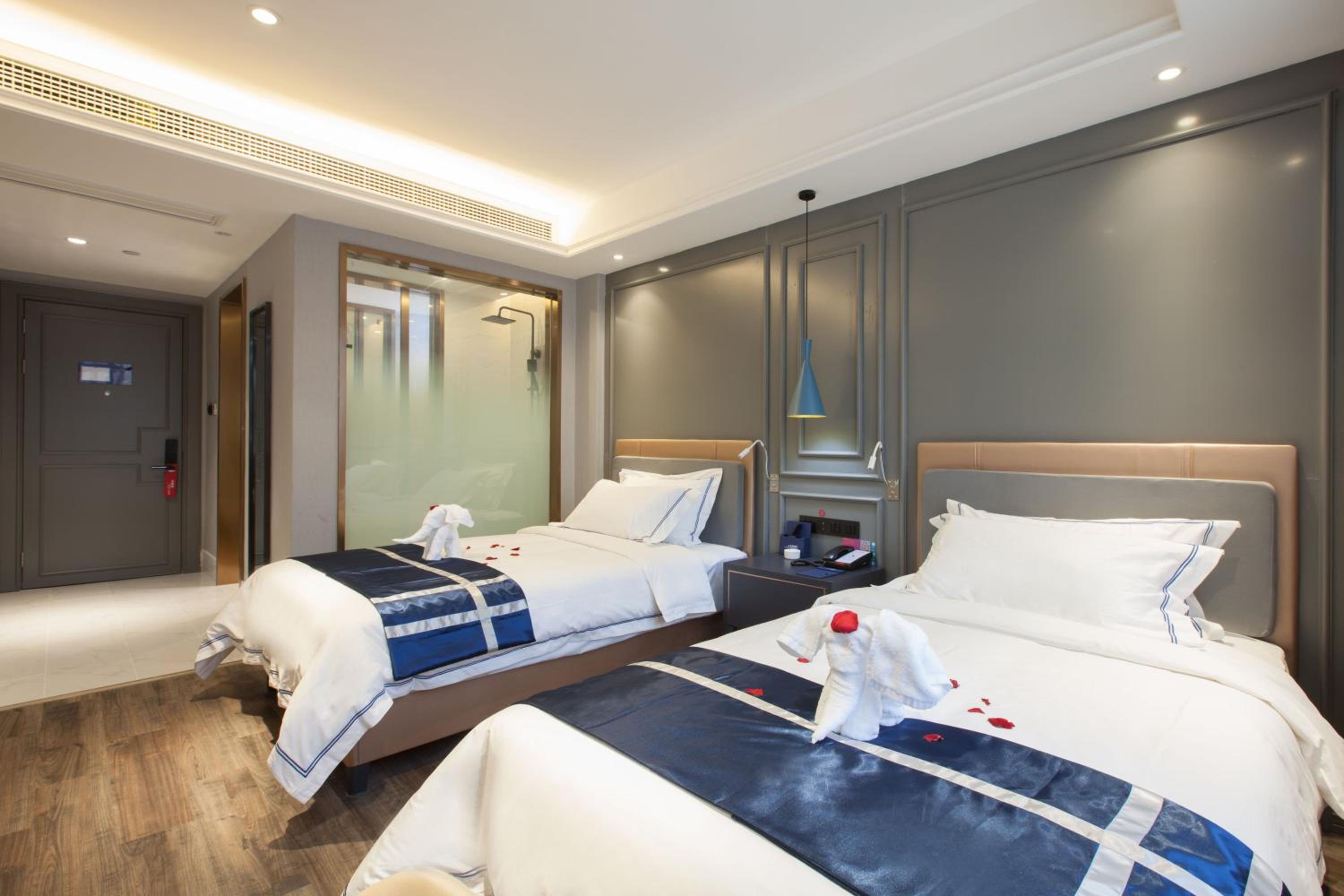 Lanyi Twin Room photo 1