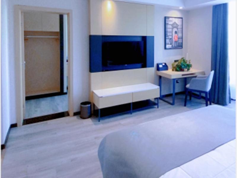 Designed Suite  - Photo 1