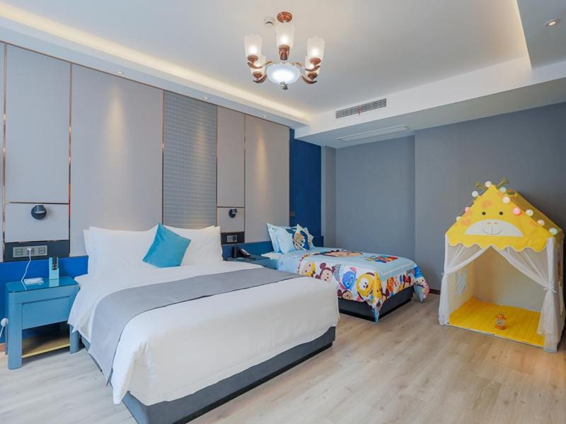 Deluxe Family Room