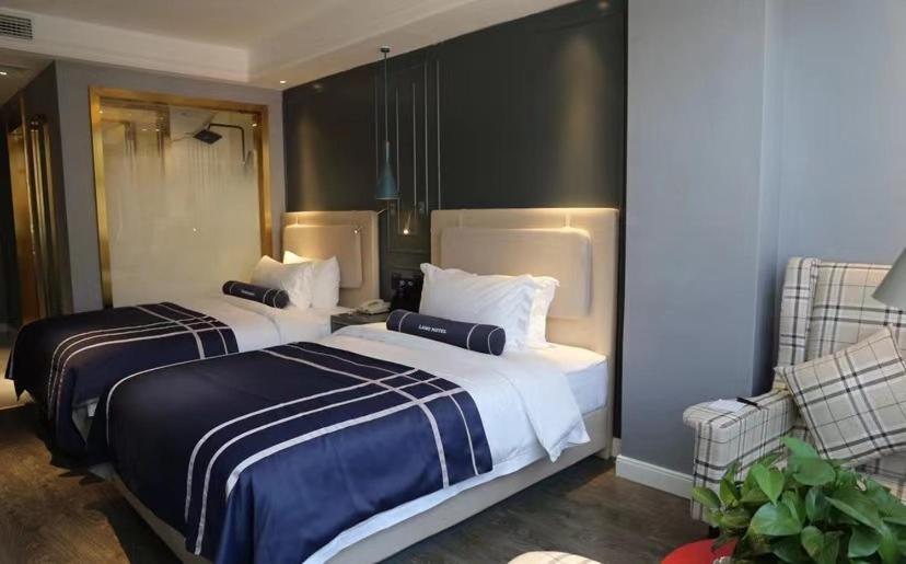 Lanou Twin Room