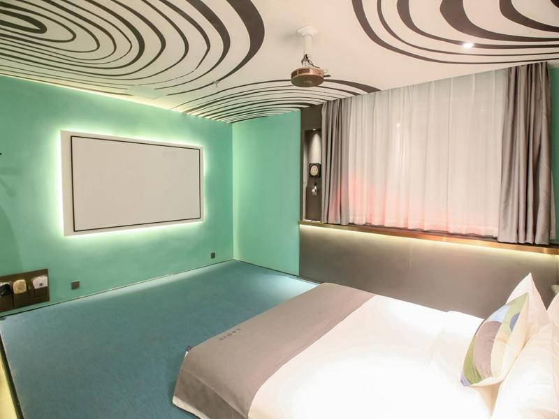 Lanyi Double Room with Movie photo 2