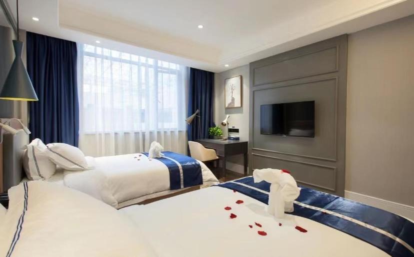 Lanyi Twin Room photo 2