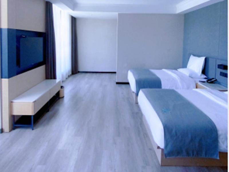 Designed Suite  - Photo 4