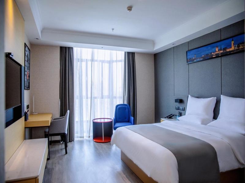 Designed Suite  - Photo 3