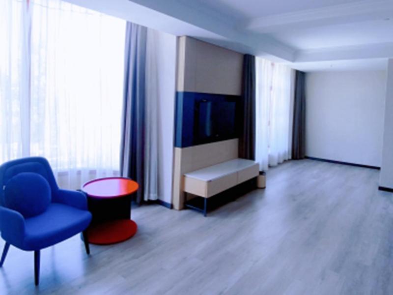 Designed Suite  - Photo 2