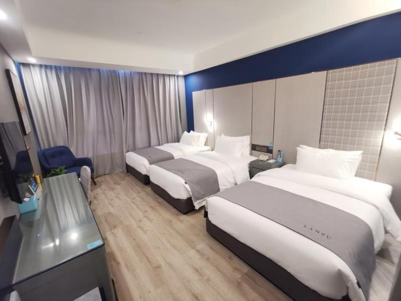 Deluxe Triple Room photo 2
