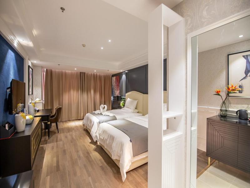 Lanyi Twin Room