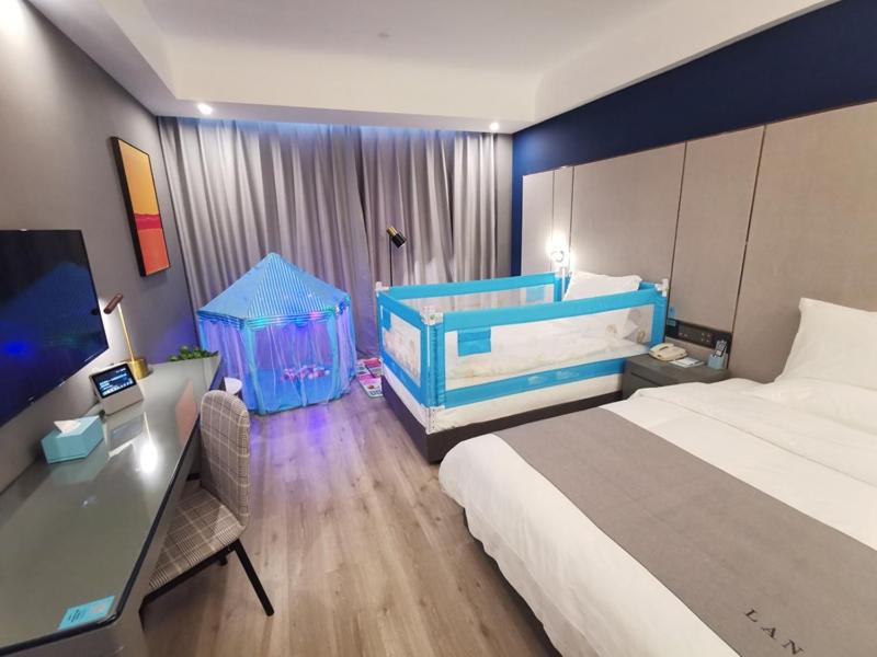 Deluxe Family Room  photo 3