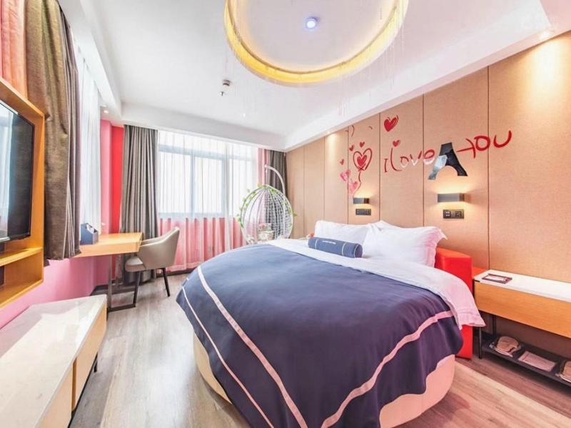 Round Bed Room  photo 3