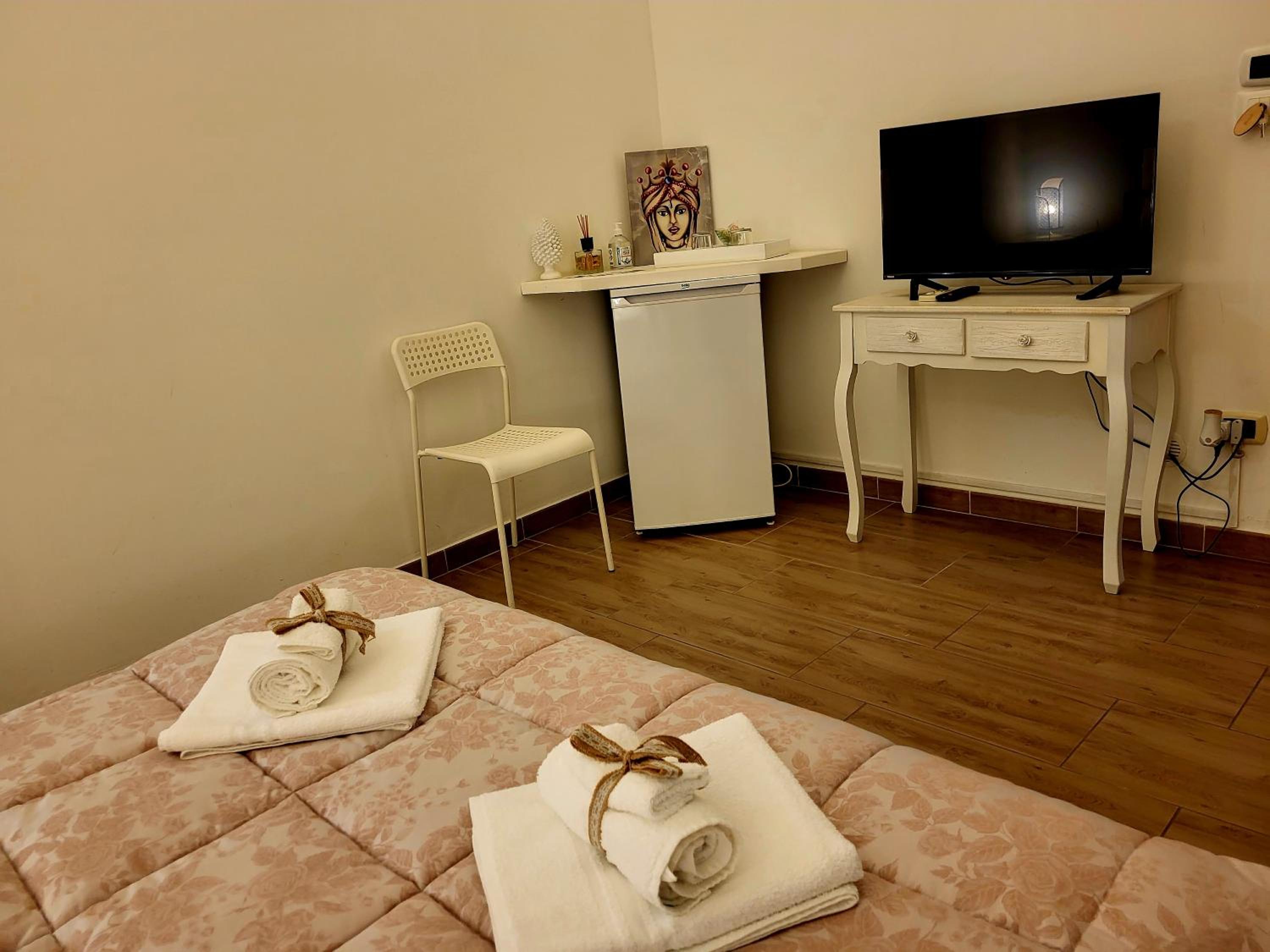 Double Room - Photo 17