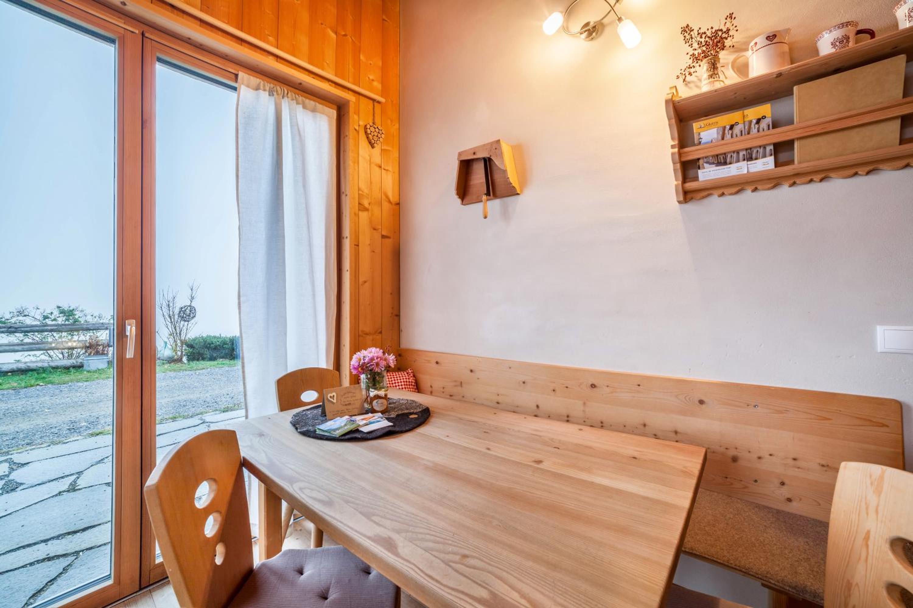 Two-Bedroom Apartment with Mountain View photo 2