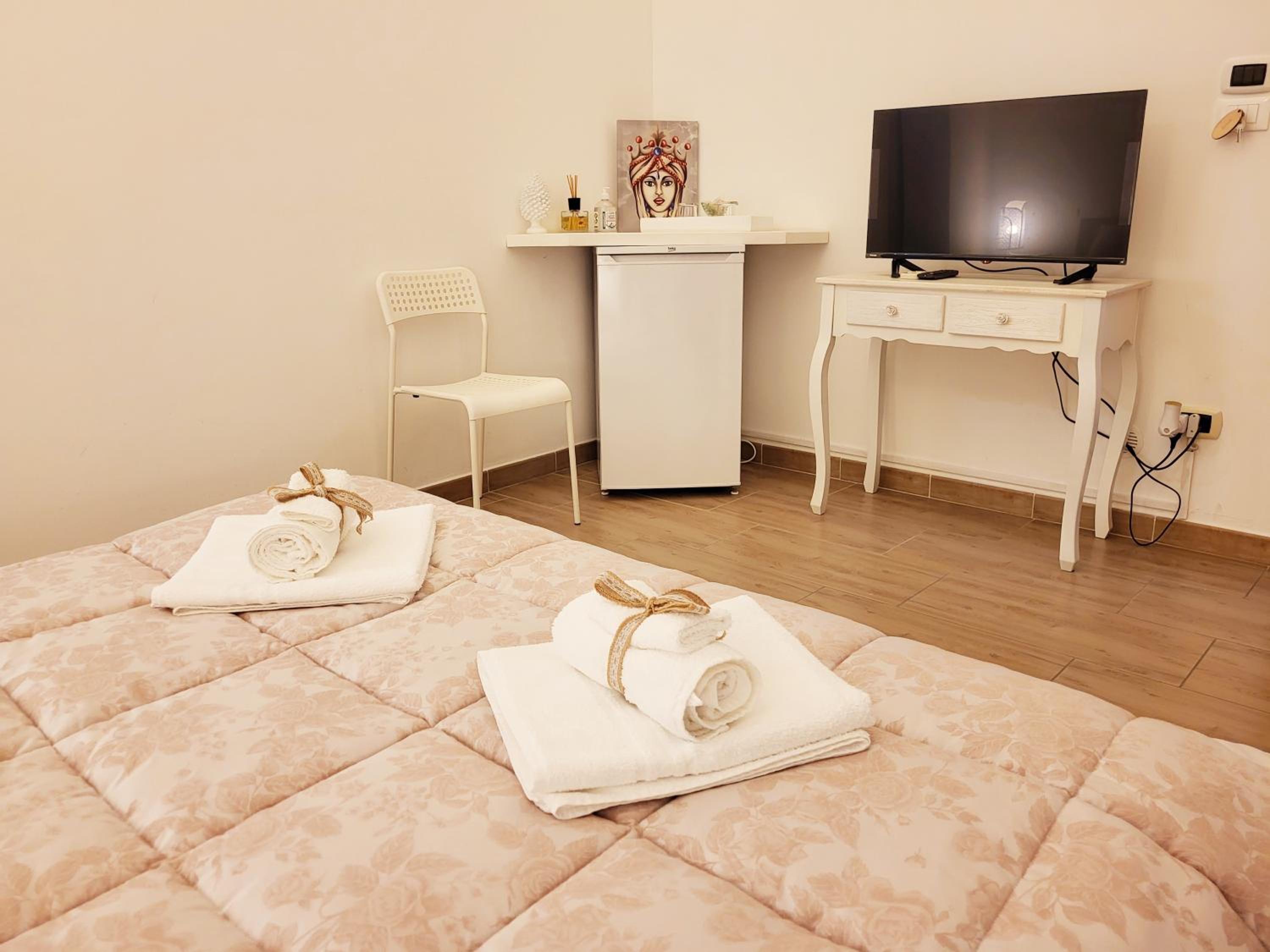 Double Room - Photo 5