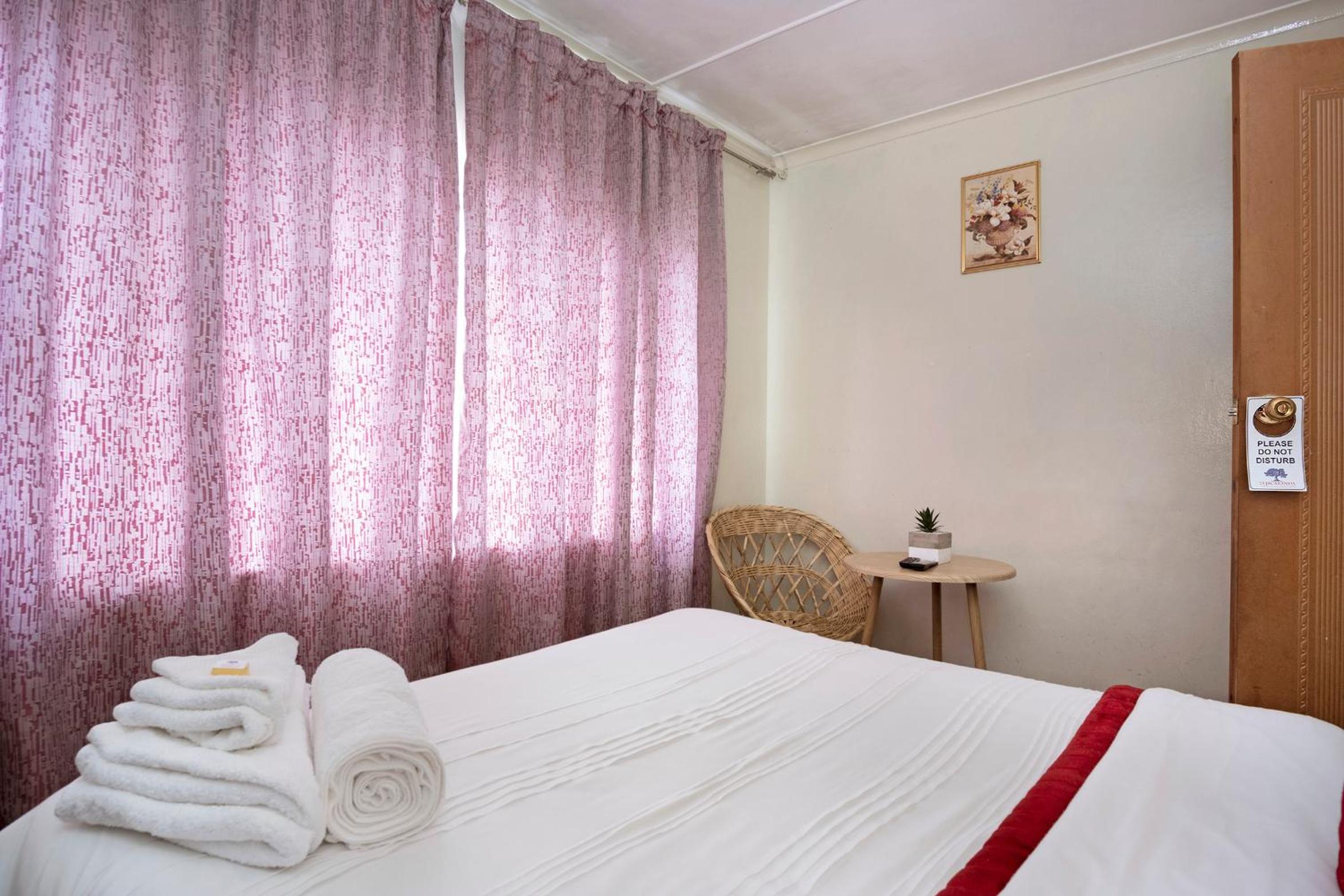 Budget Double Room - Photo 6