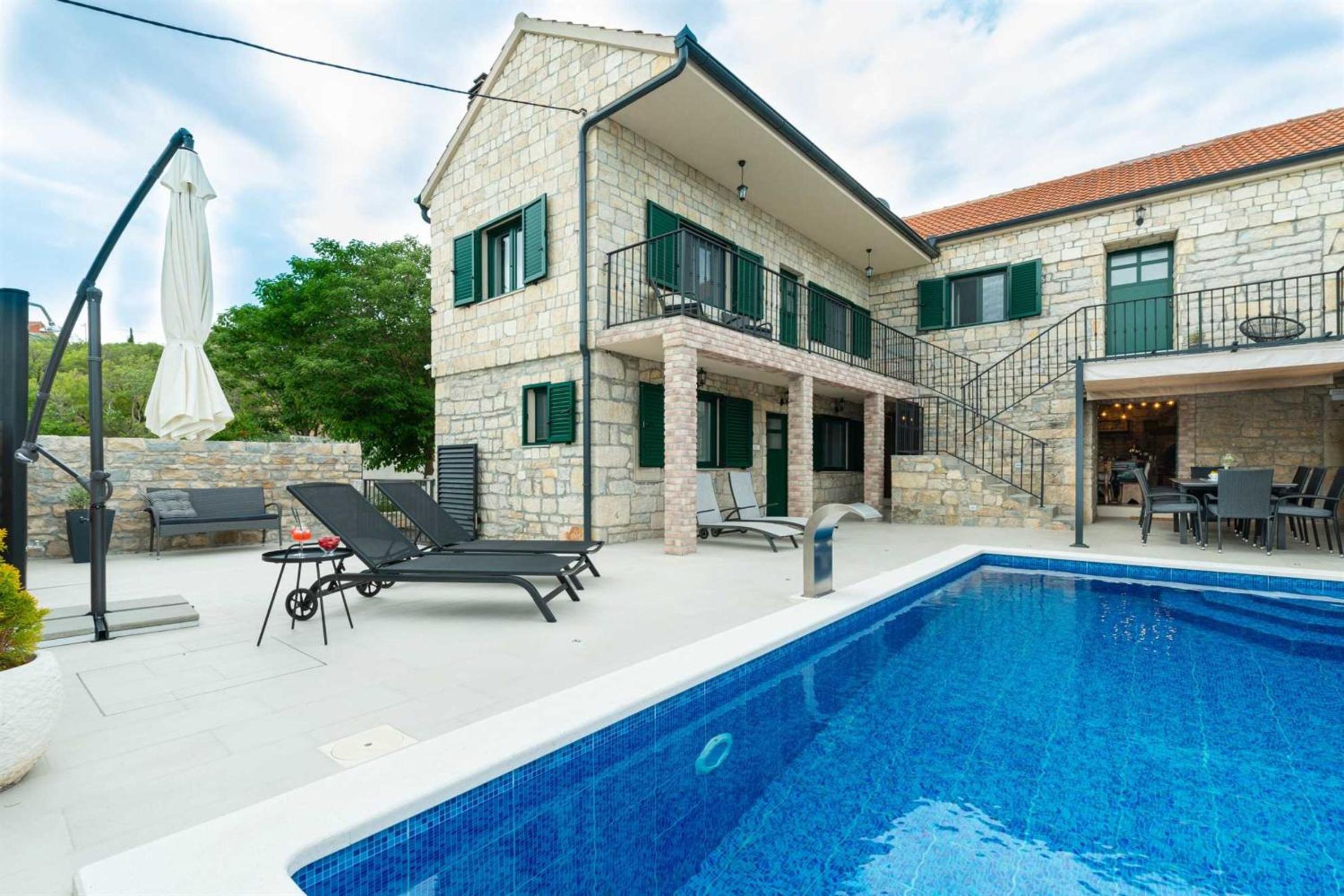 Villa photo 2