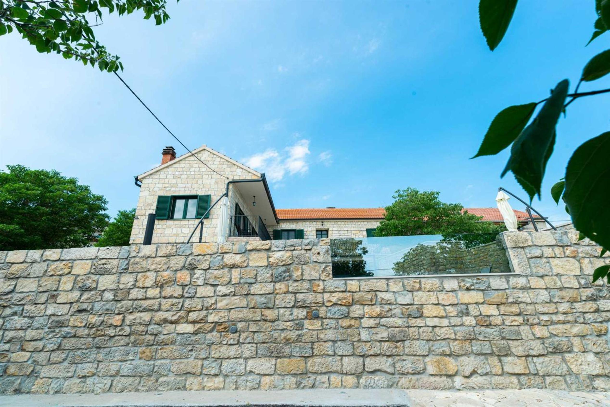 Villa photo 3