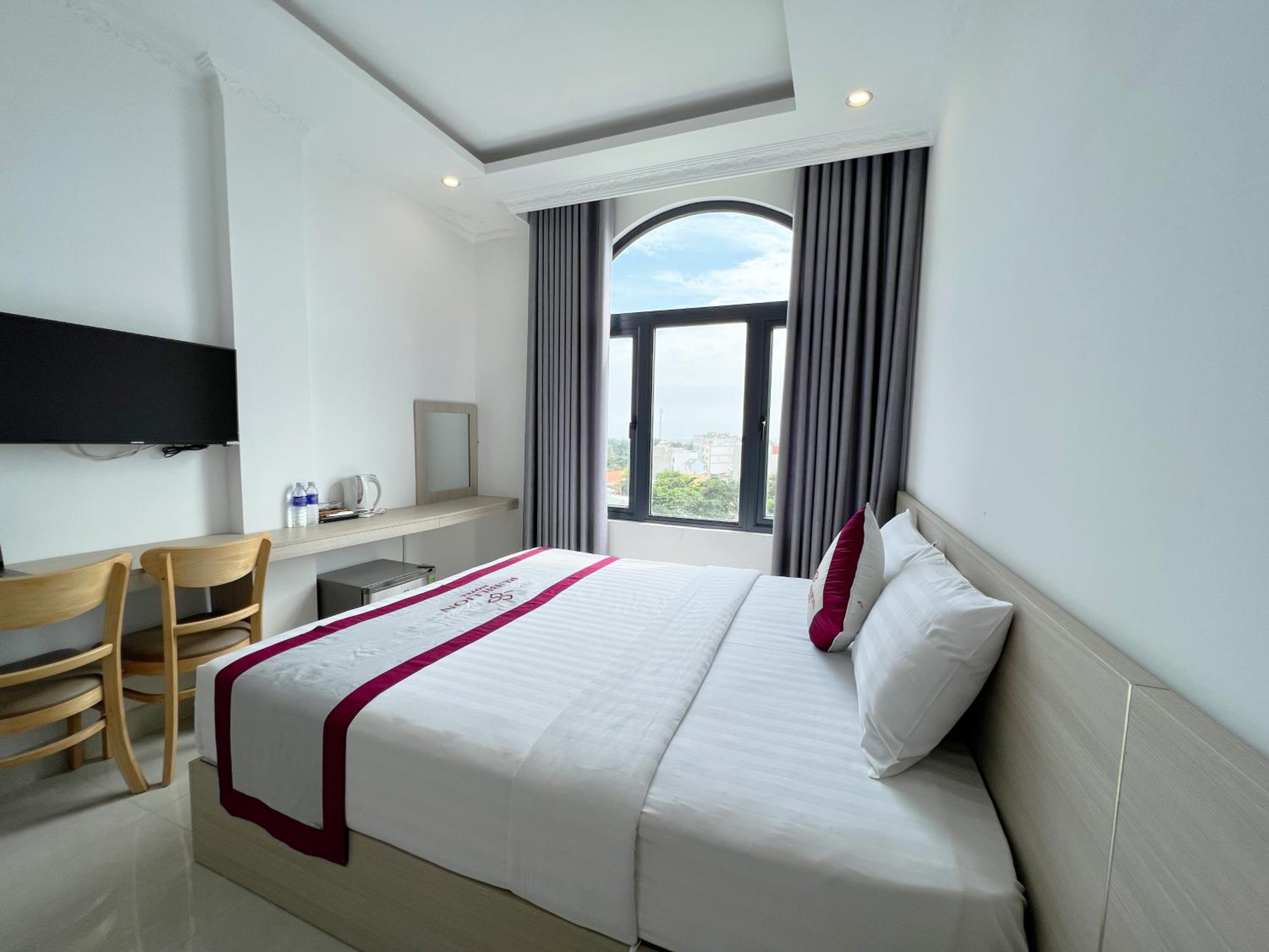 Deluxe King Room with City View