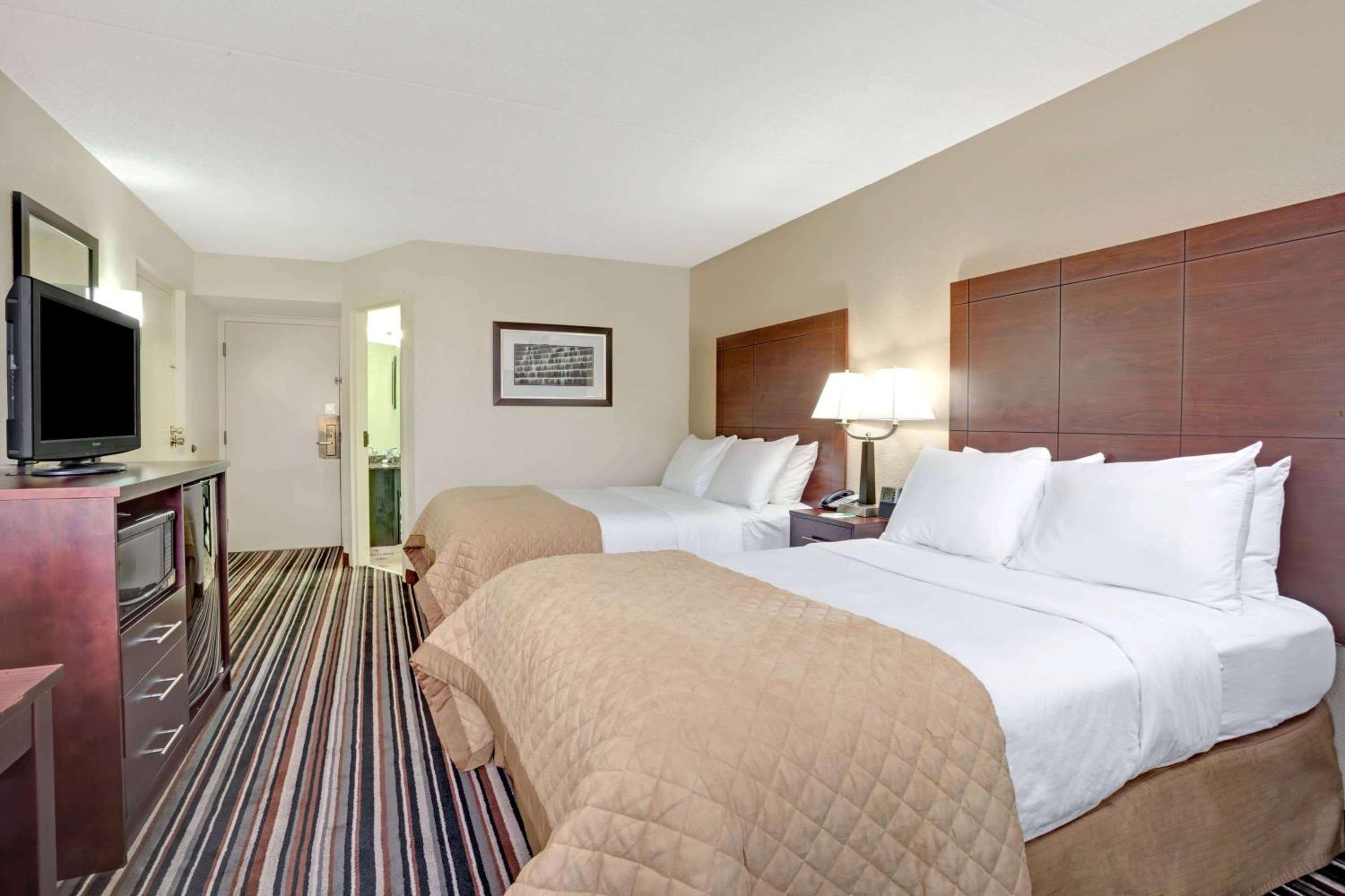 Double Room with Two Double Beds - Non-Smoking - Photo 1