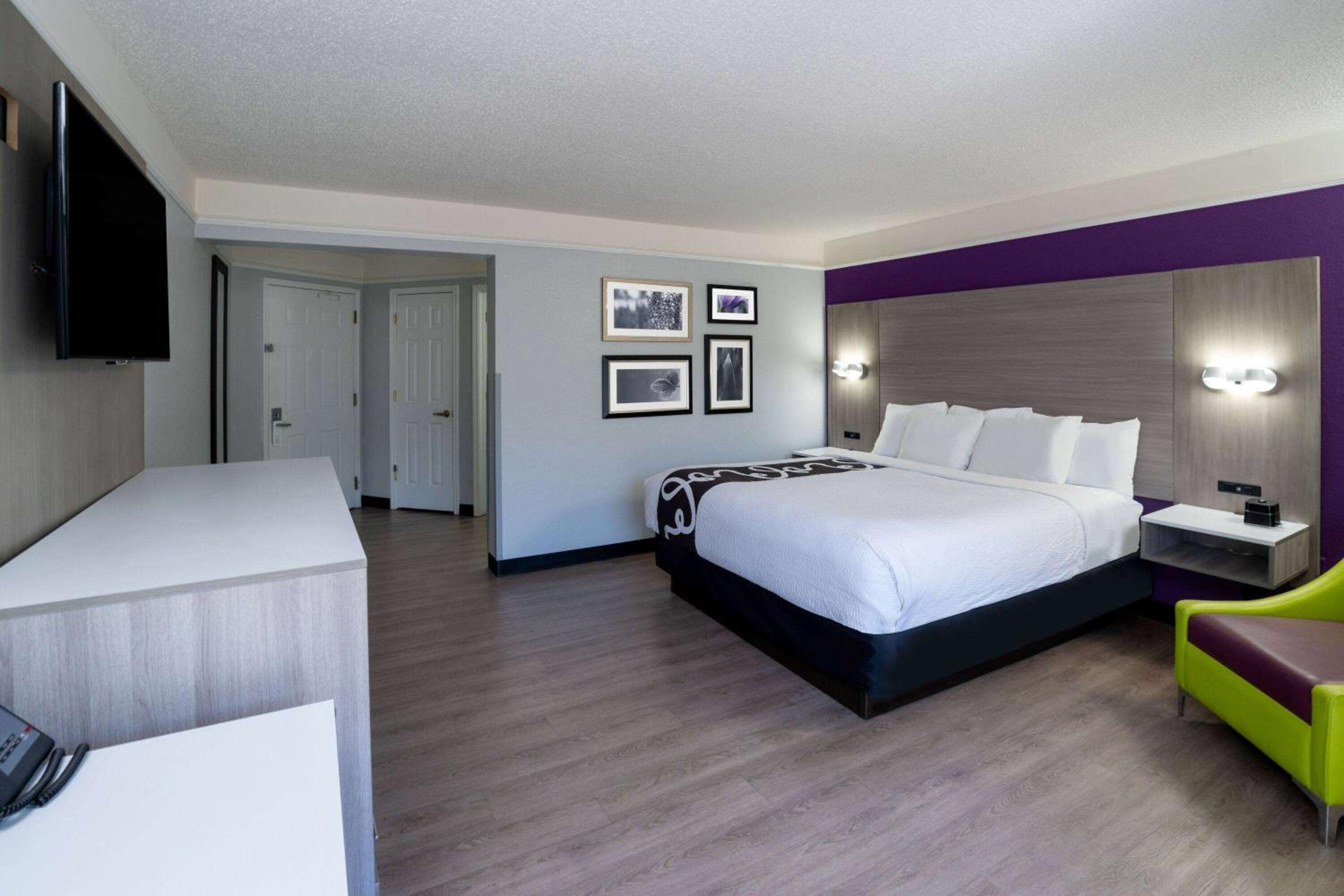 King Room - Non-Smoking - Photo 1