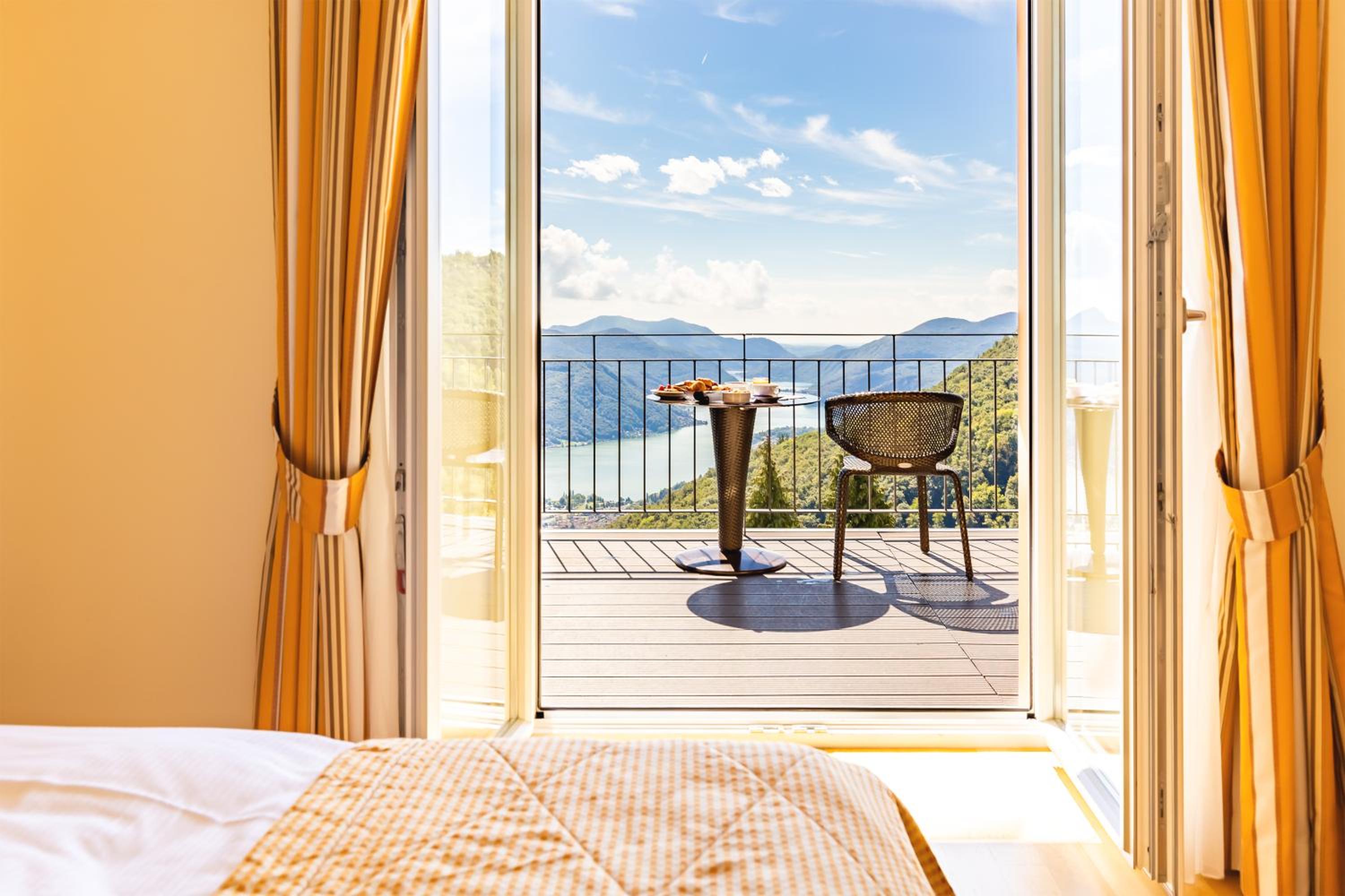 Classic Double Room with Lake View  - Photo 3