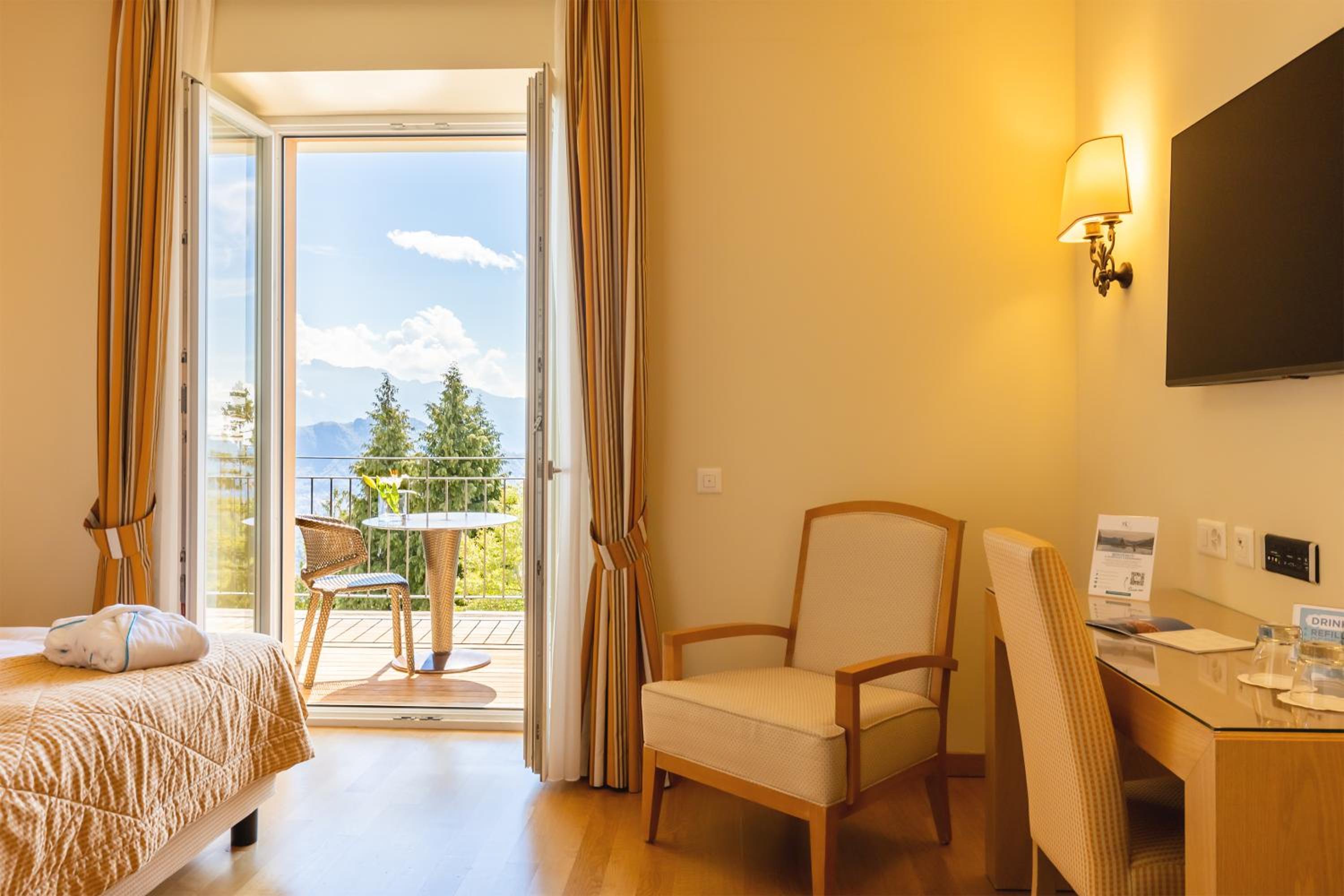 Classic Double Room with Lake View  - Photo 1
