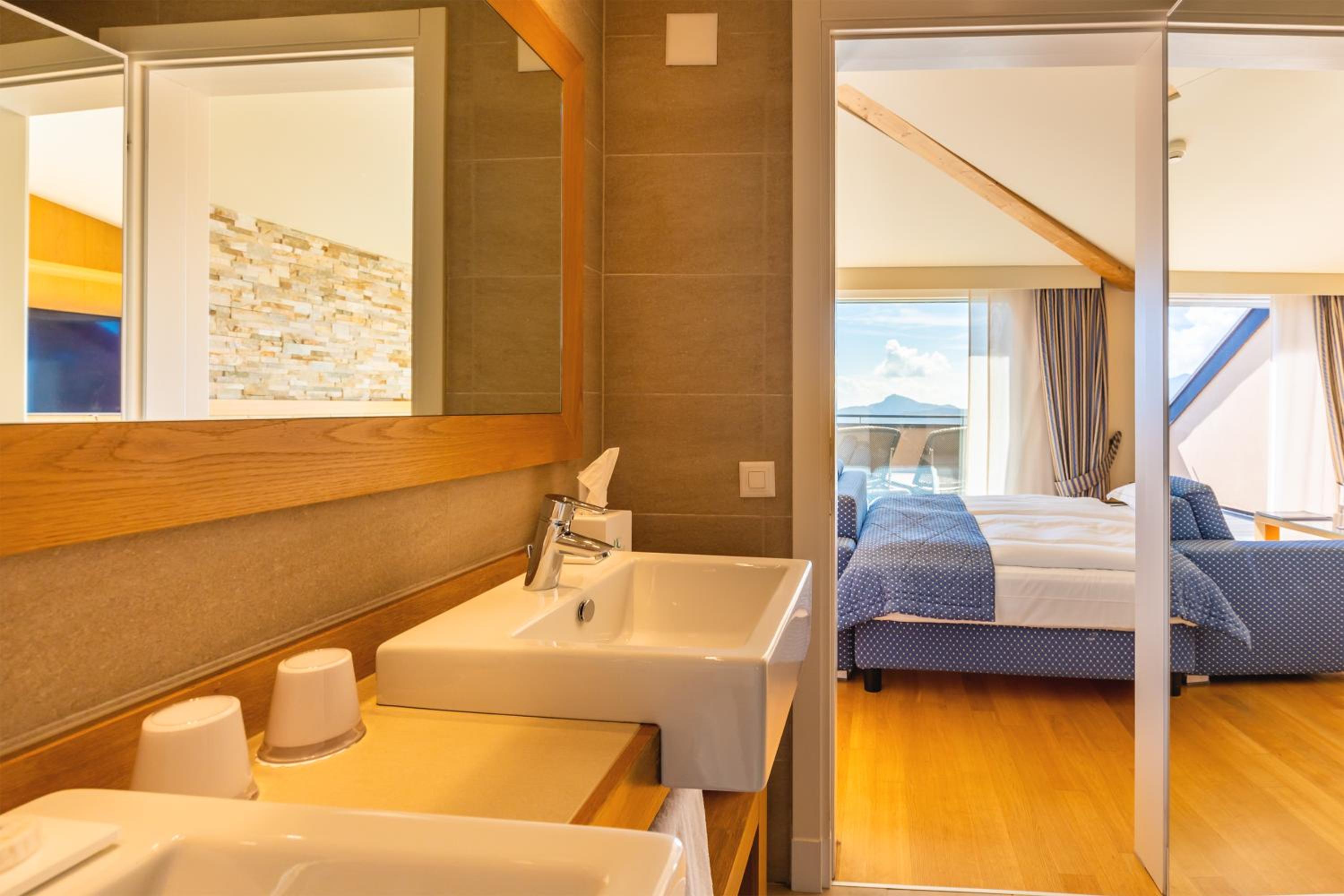 Penthouse Suite with Lake View - Photo 4