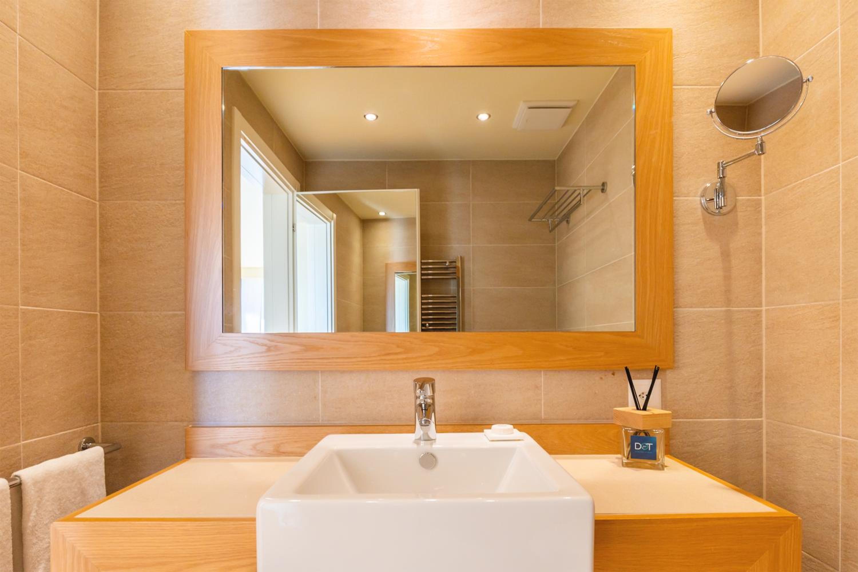 Penthouse Suite with Lake View - Photo 14