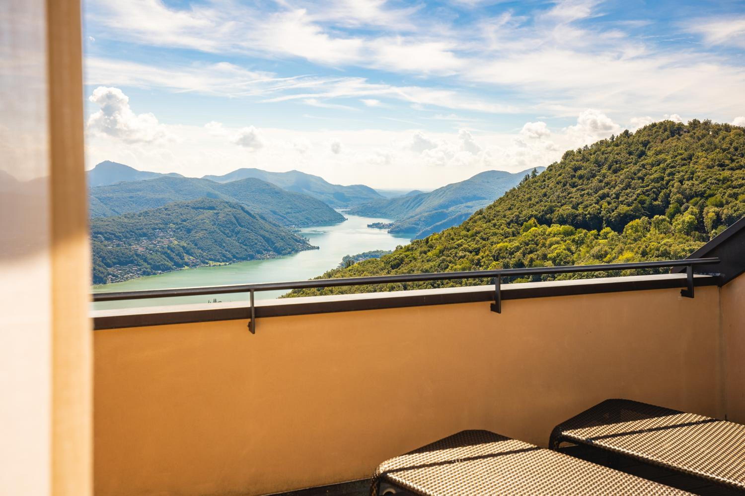 Penthouse Suite with Lake View - Photo 12