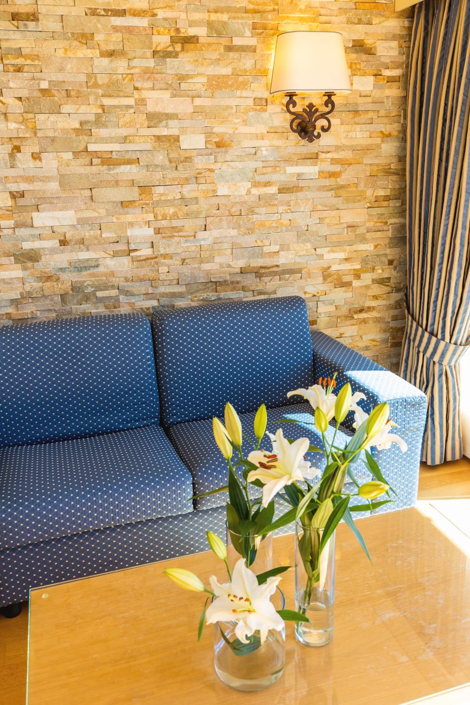 Penthouse Suite with Lake View - Photo 7