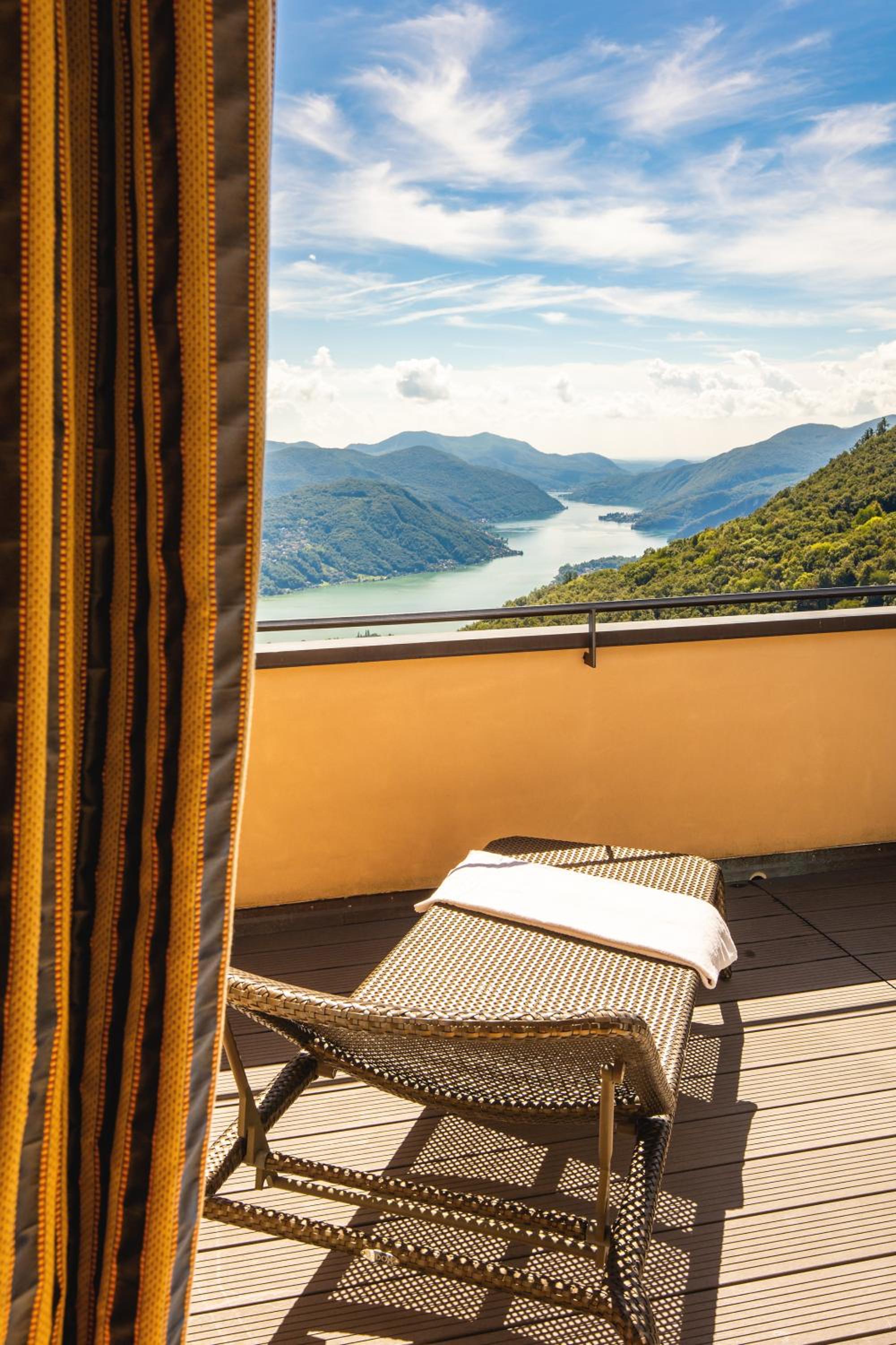 Penthouse Suite with Lake View - Photo 10