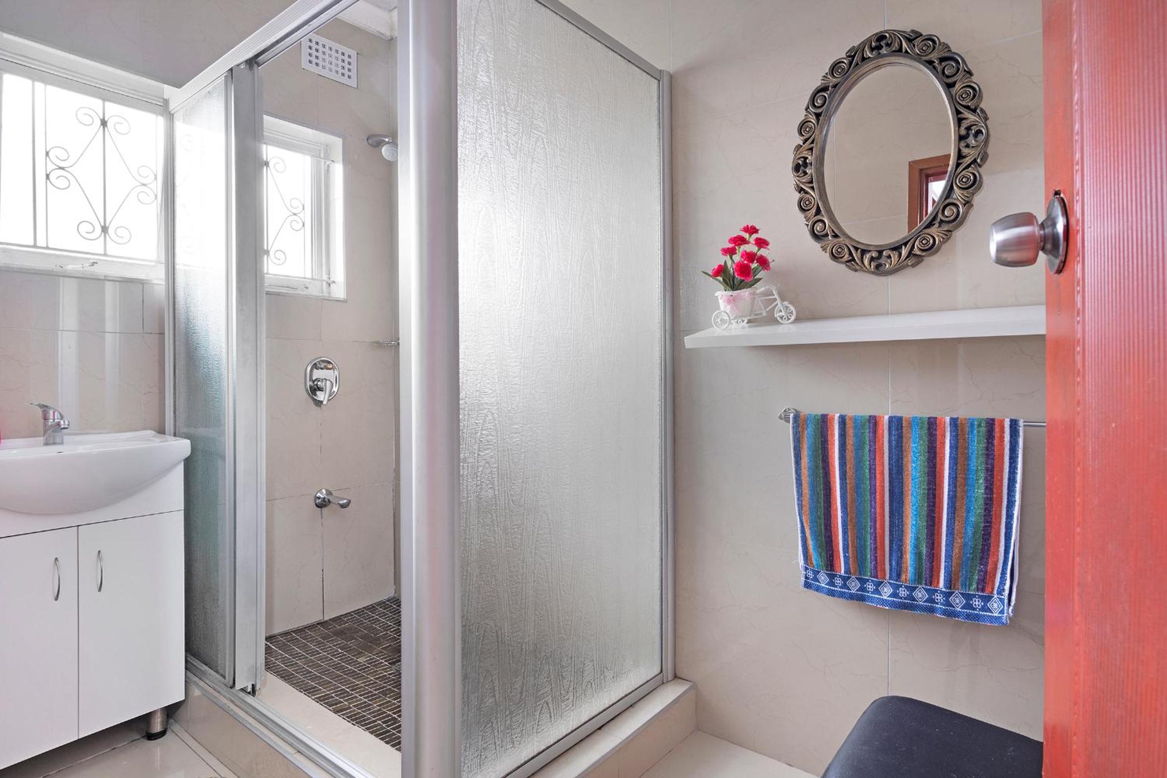 Budget Double Room - Photo 7