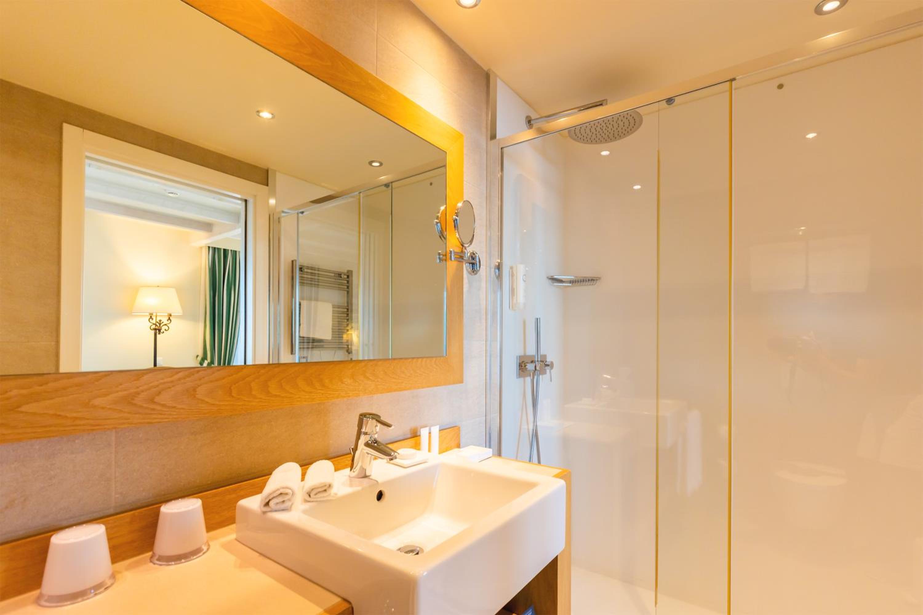 Exclusive Double Room with Lake View - Photo 2