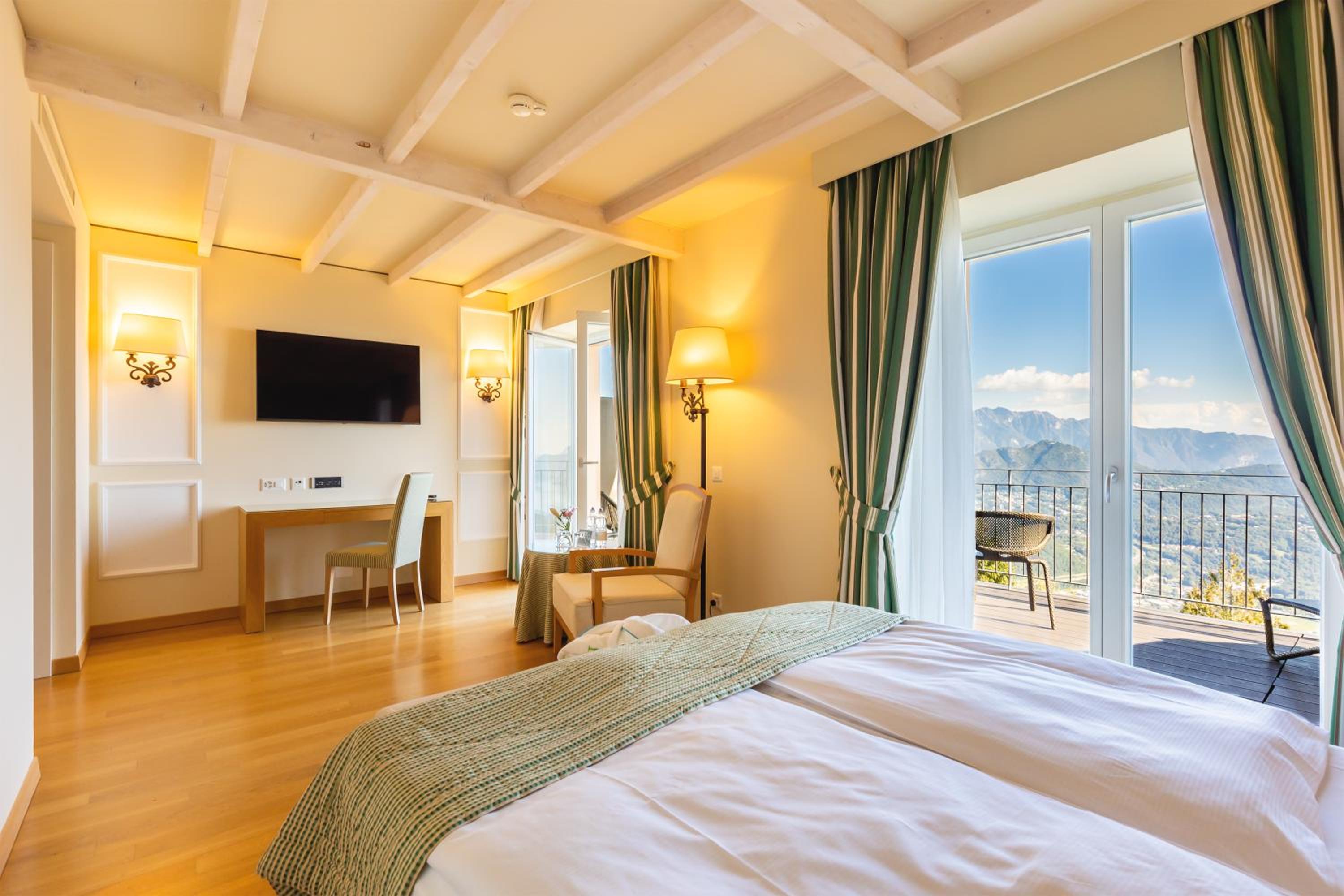 Exclusive Double Room with Lake View - Photo 1