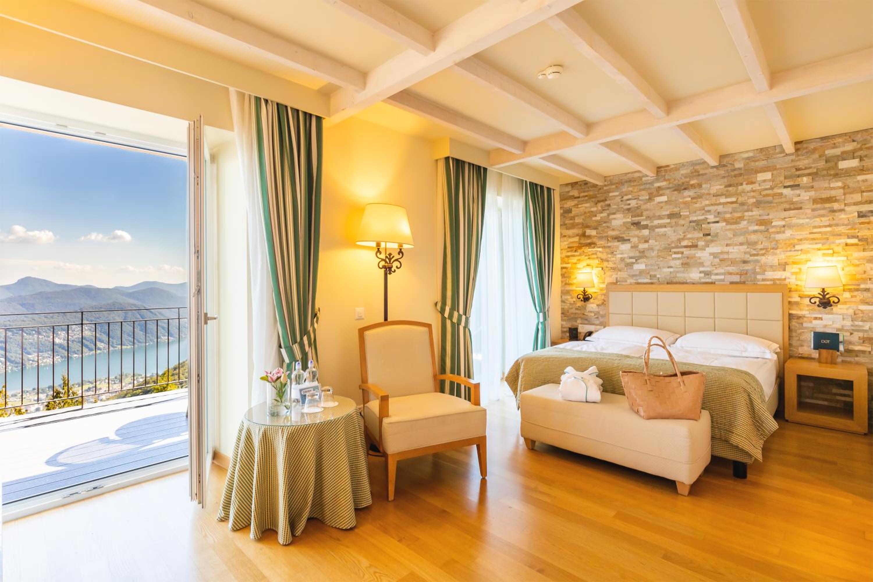 Exclusive Double Room with Lake View - Photo 6