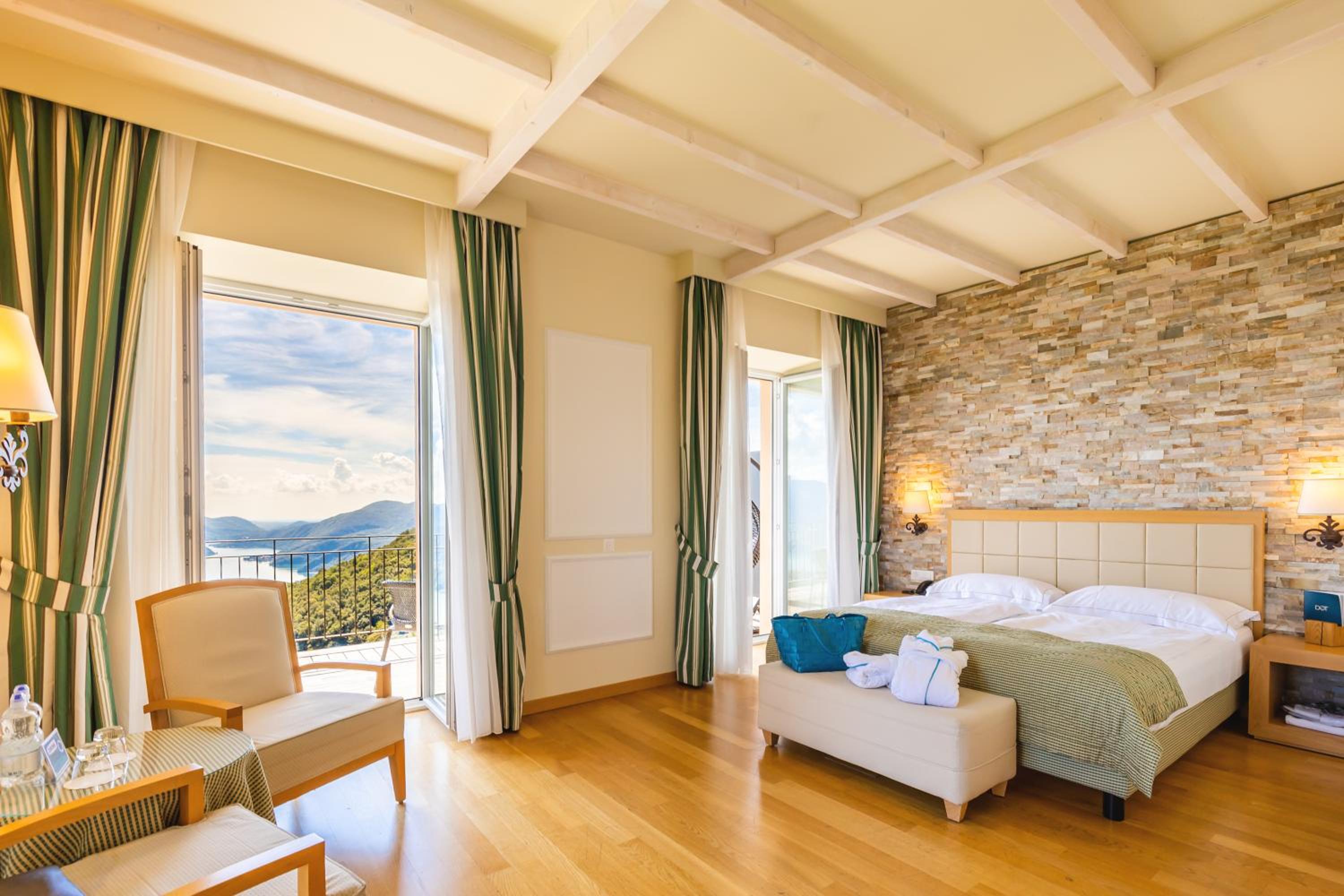 Exclusive Double Room with Lake View - Photo 8