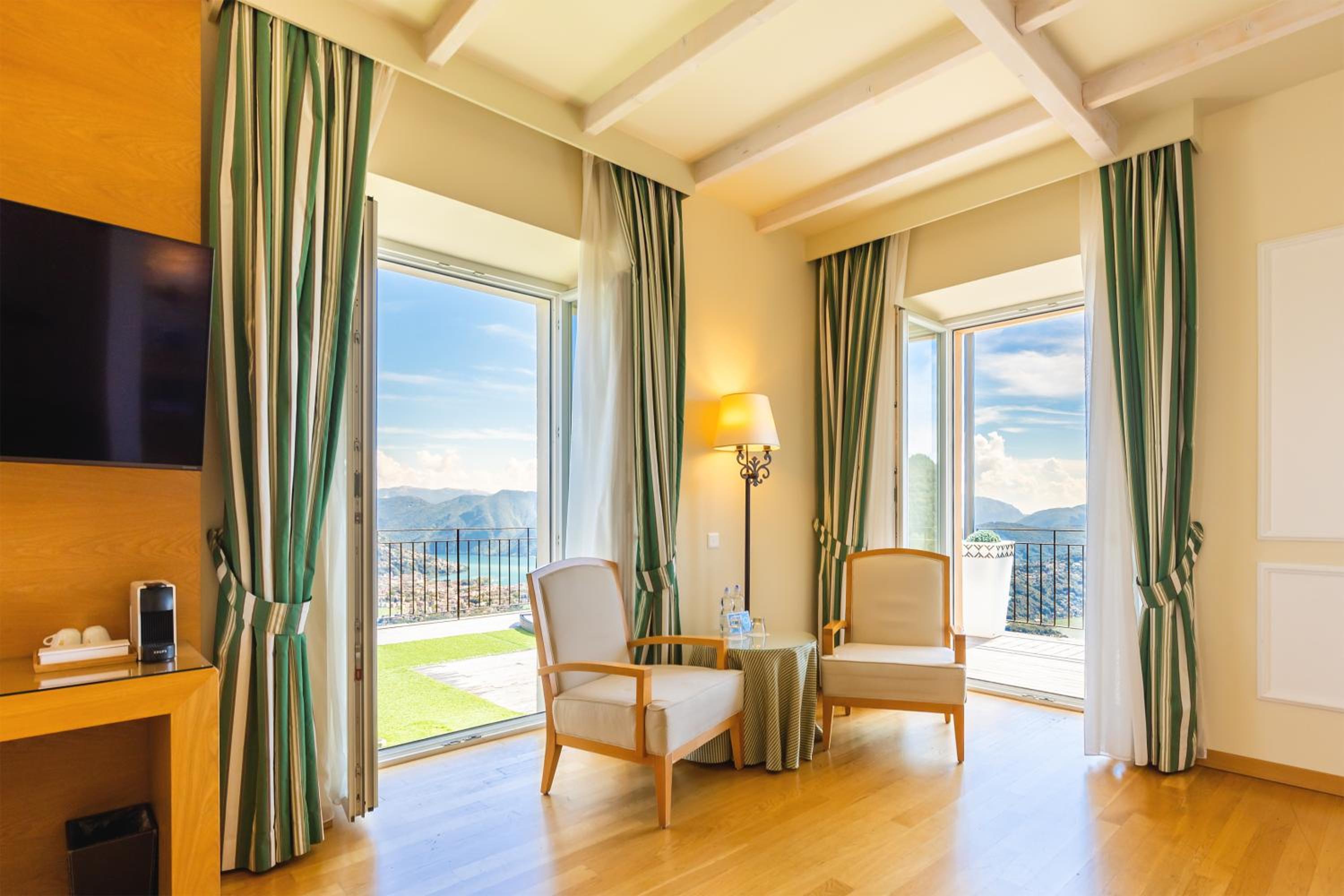 Exclusive Double Room with Lake View - Photo 7