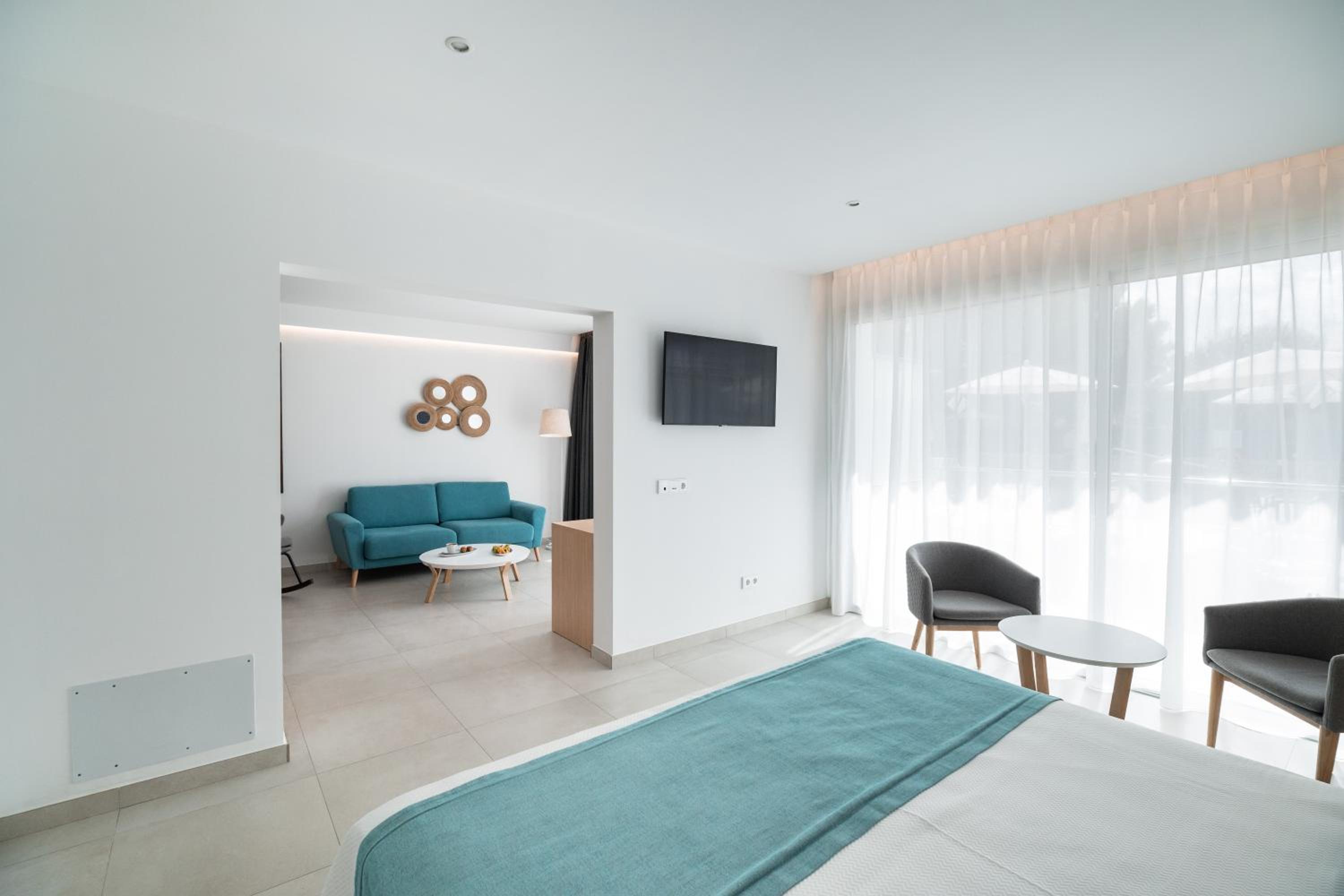 Suite with Balcony - Photo 5