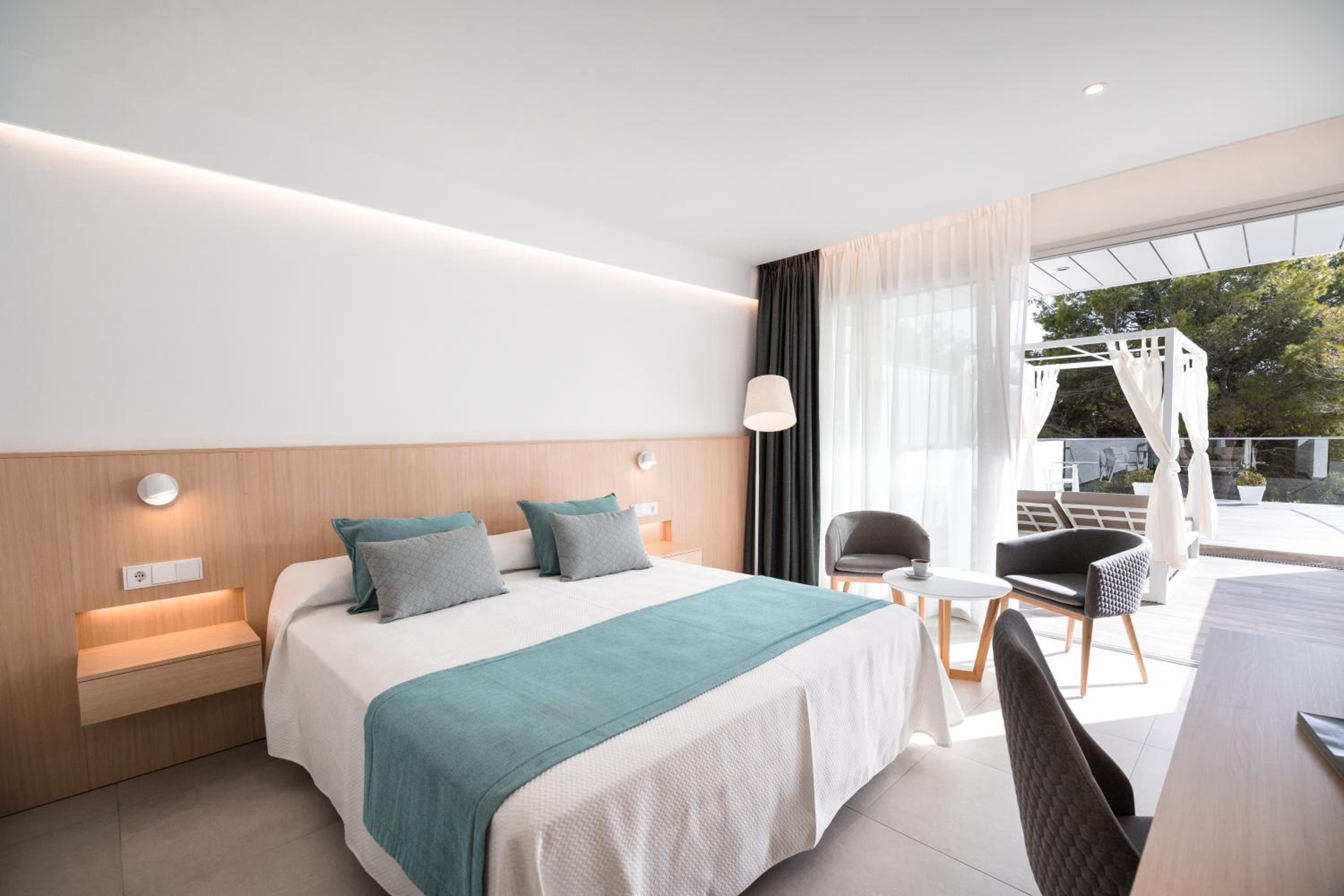 Superior Deluxe Double or Twin Room  - Photo 1