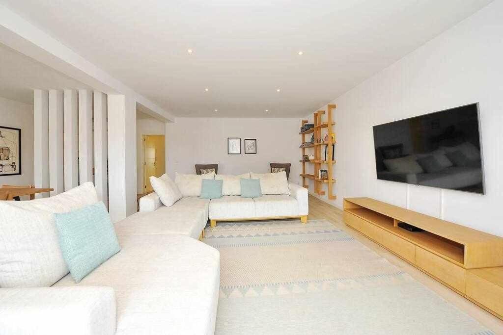 Three-Bedroom Apartment photo 1