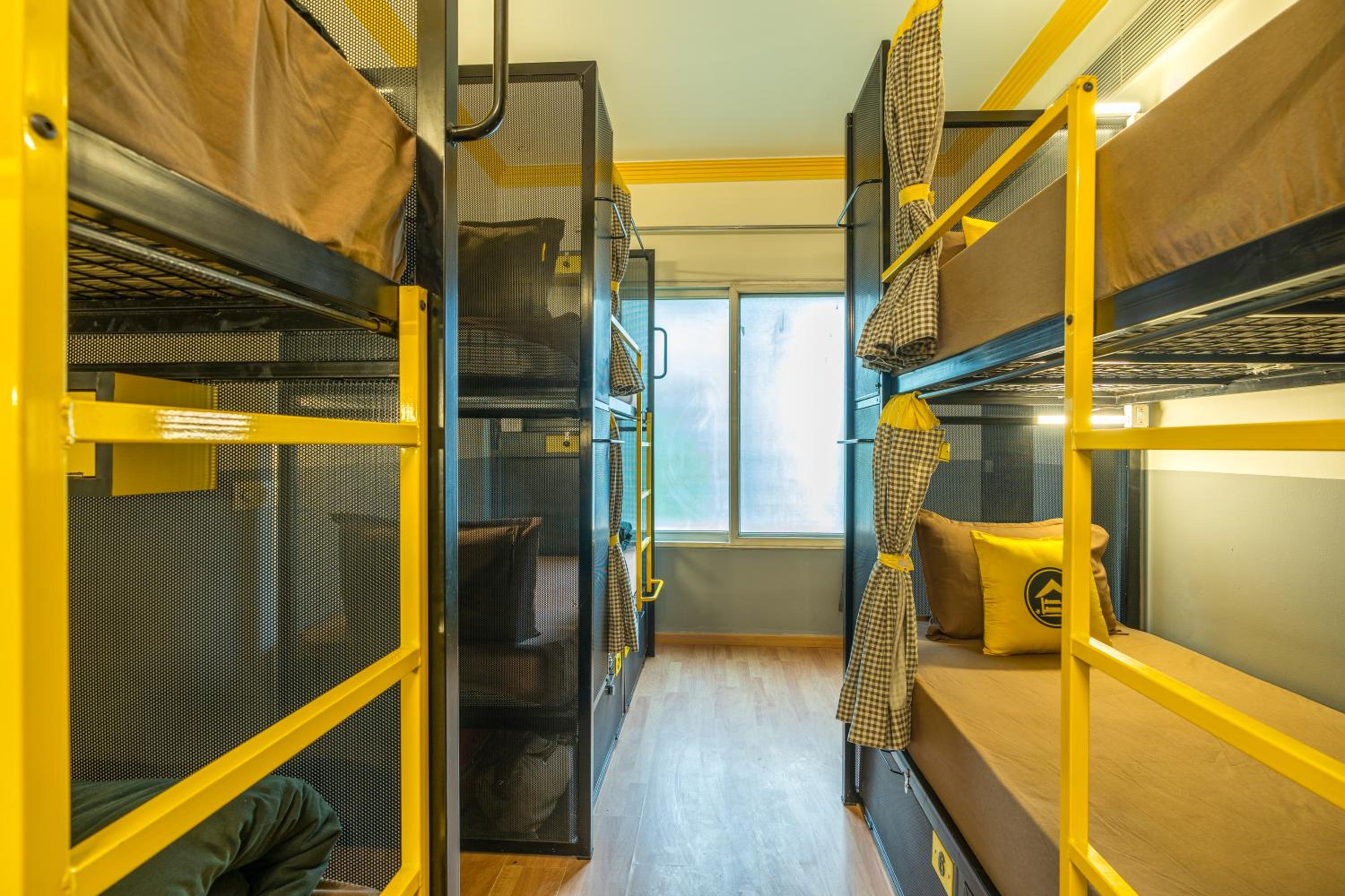 Deluxe - Bed In 6 Bed Mixed Dormitory photo 1