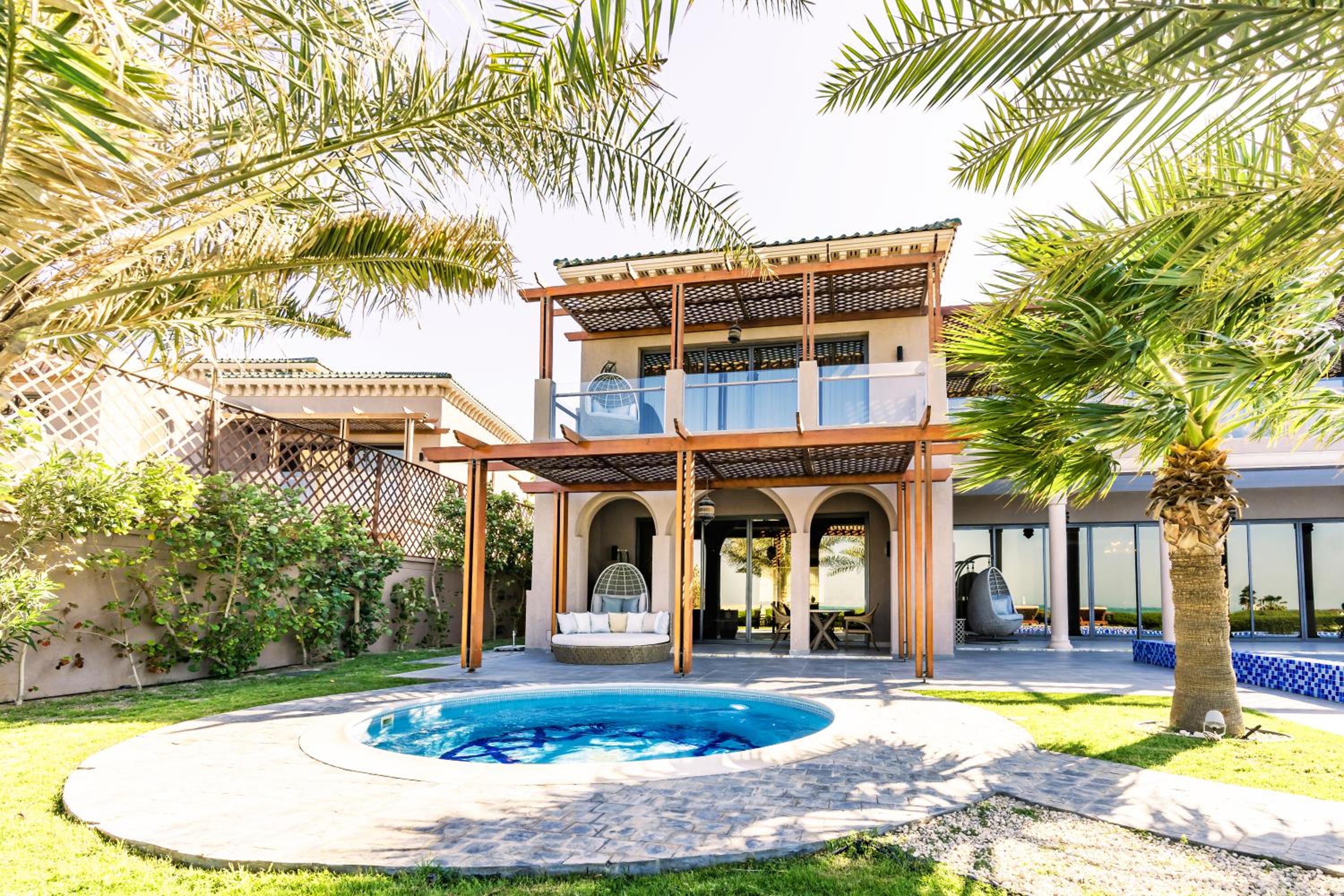 Royal Seafront Four-Bedroom Villa- 930 sqm | Private Pool, Jacuzzi, Garden & Butler photo 2