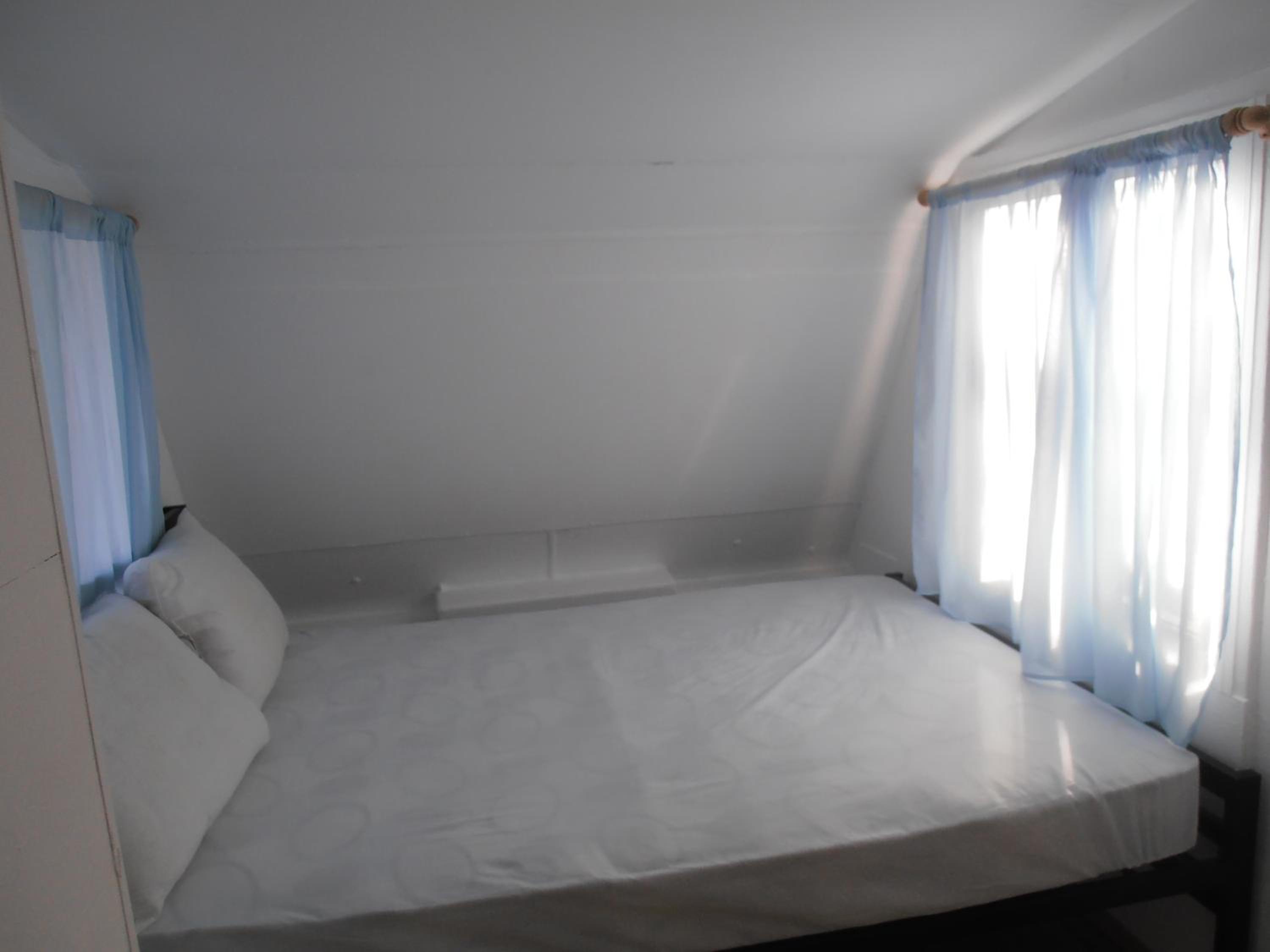 Caravan (2 Adults) photo 3