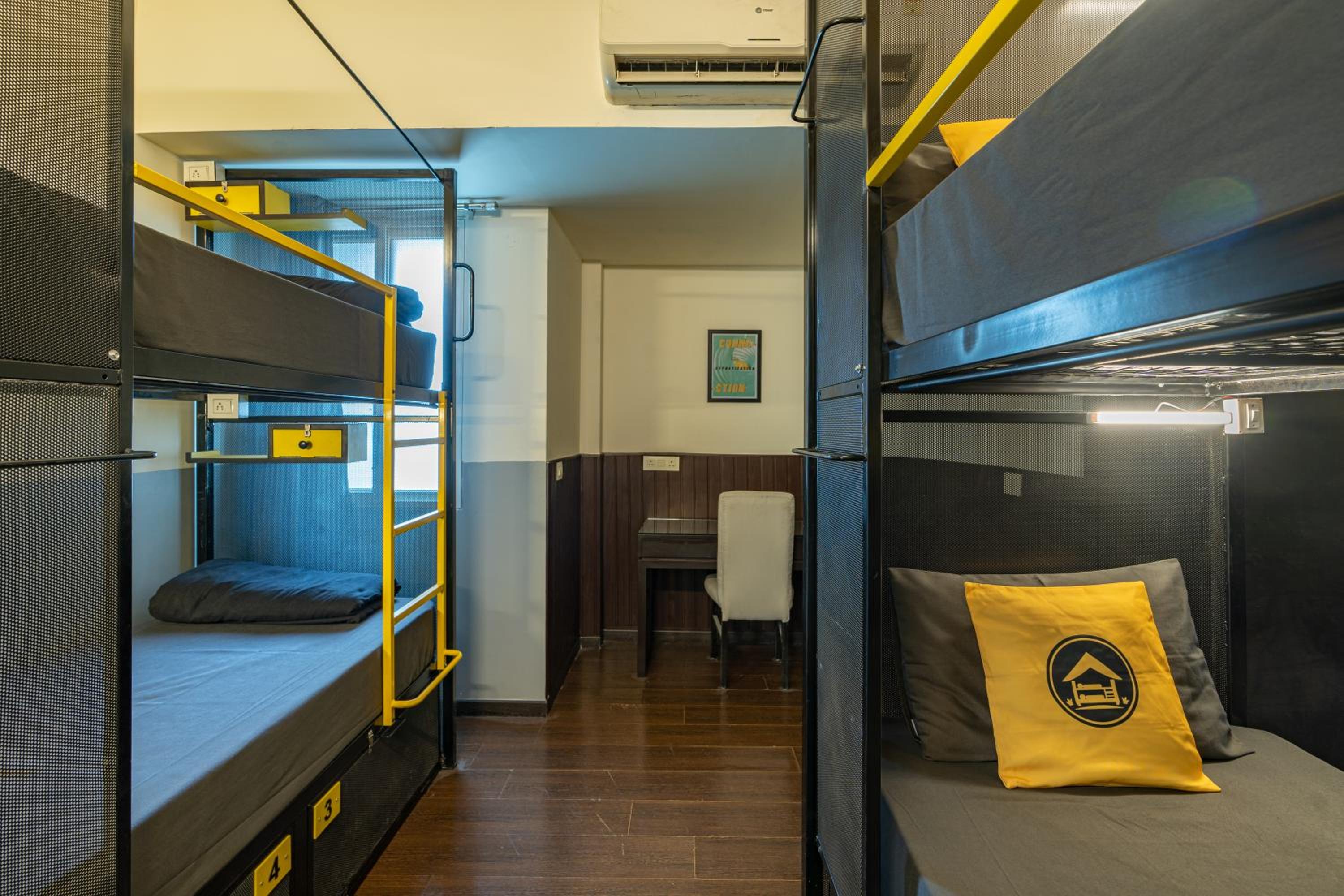 Bed in 8 Bed Mixed Dormitory photo 1