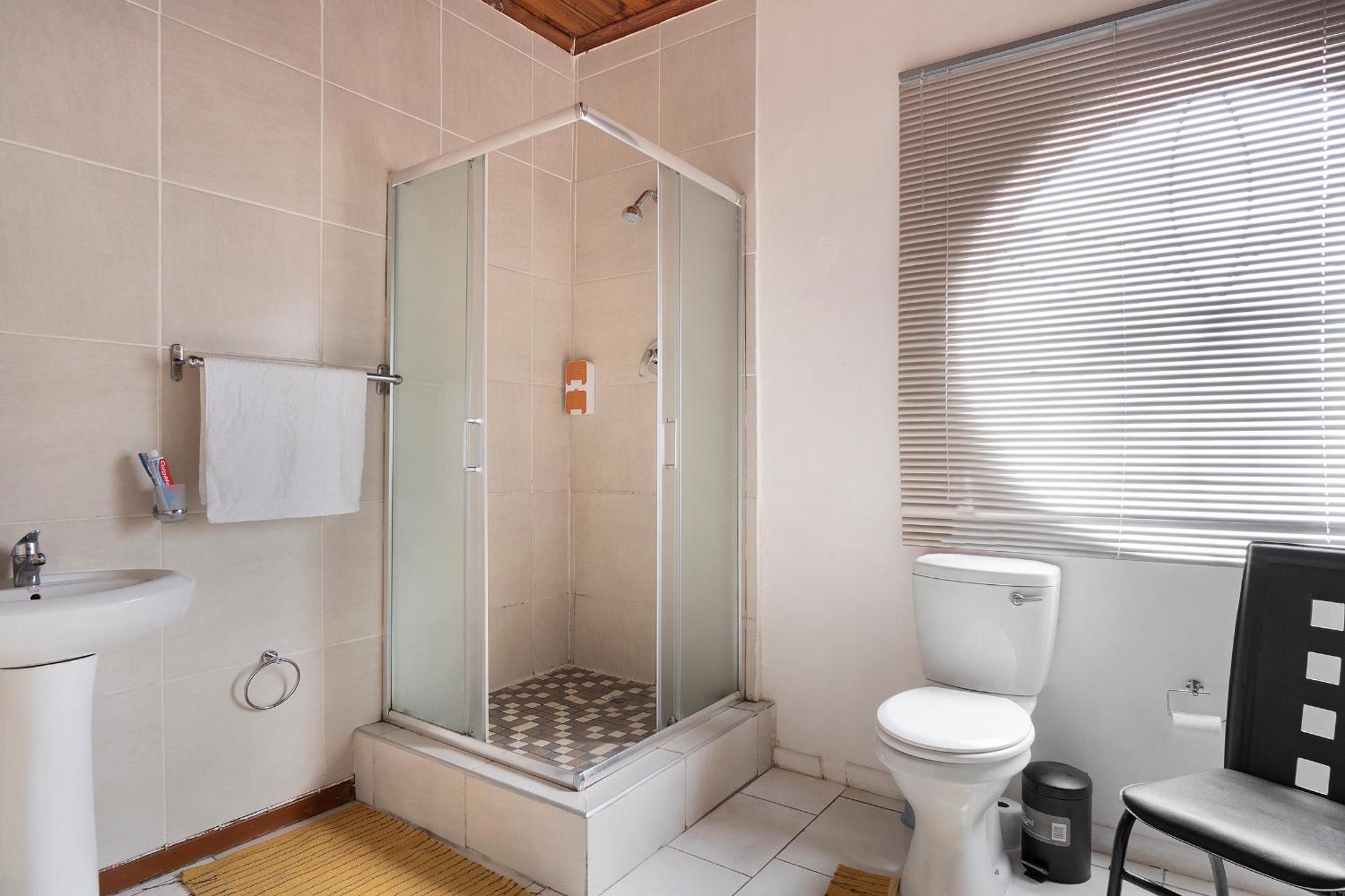 Family Room with Private Bathroom - Photo 8