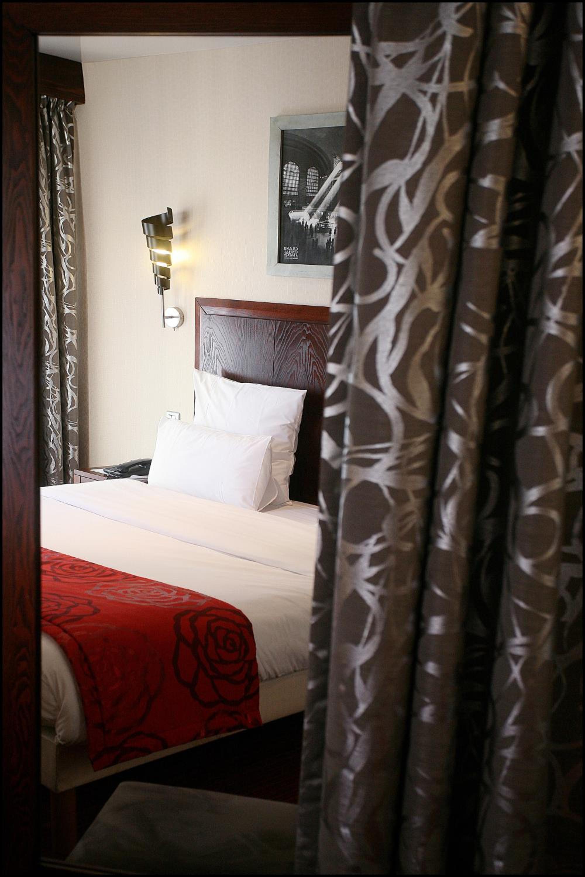 Grand Hotel Francais bedroom photo